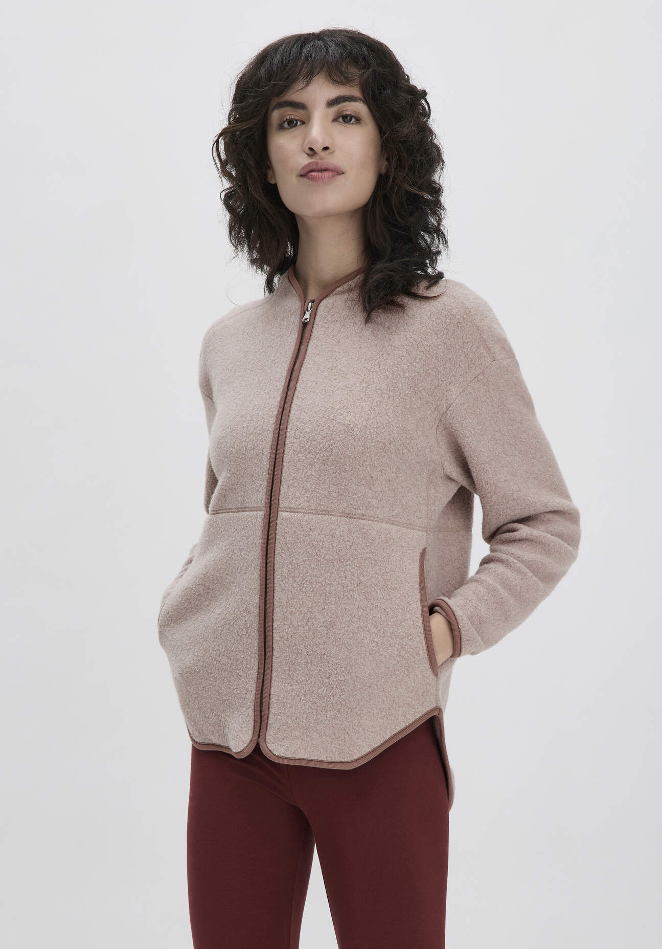 hessnatur Loungewear Fleece Jacke Relaxed ACTIVE LIGHT aus Bio-Baumwolle - beige GrösseL