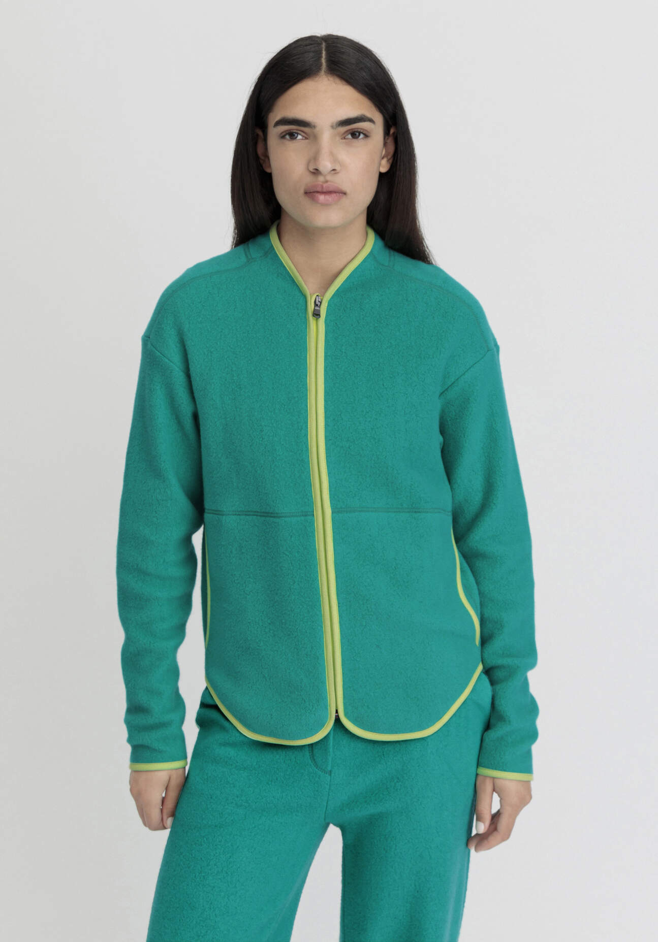 Thumbnail - hessnatur Loungewear Fleece Jacke Relaxed ACTIVE LIGHT aus Bio-Baumwolle - grün - Größe S