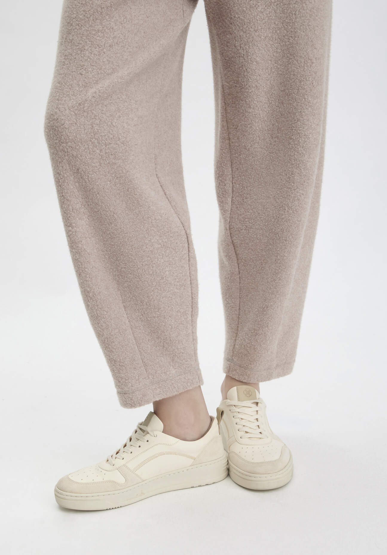 hessnatur Damen Court Sneaker aus chromfrei gegerbtem Leder - weiß Grösse37