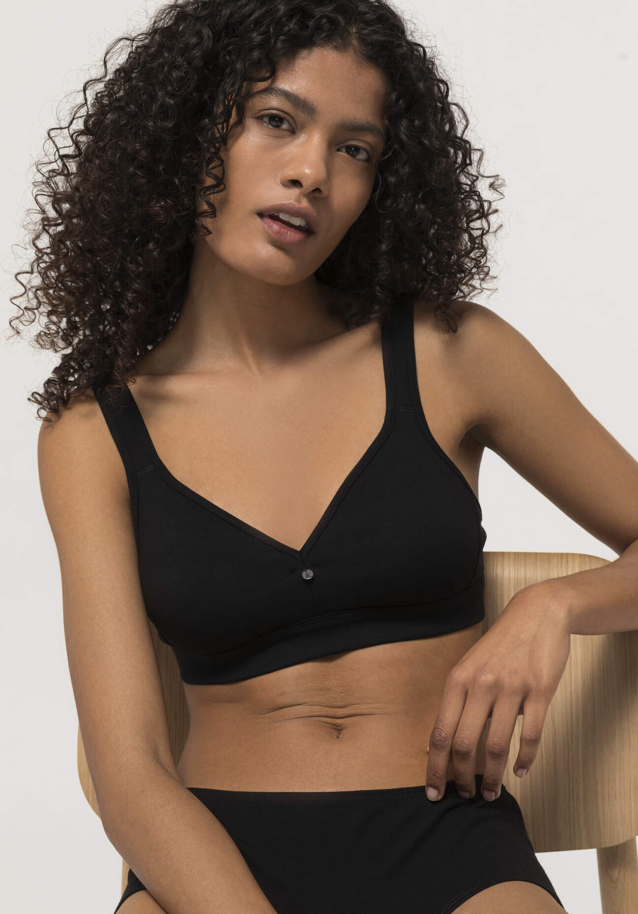 hessnatur Damen Comfort BH bügellos COTTON FEEL aus Bio-Baumwolle - schwarz Größe 80C