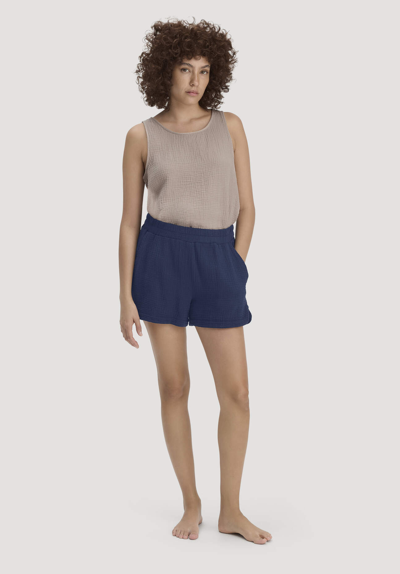 hessnatur Damen Musselin Schlafshorts PURE COMFORT aus Bio-Baumwolle - blau Grösse34