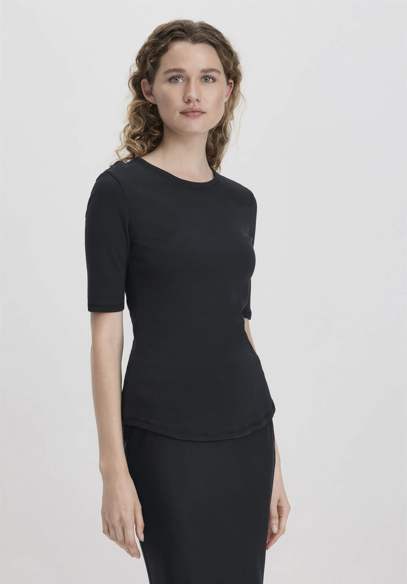 hessnatur Damen Softrib Shirt Fitted aus Bio-Baumwolle und TENCEL™ Modal - schwarz Grösse34