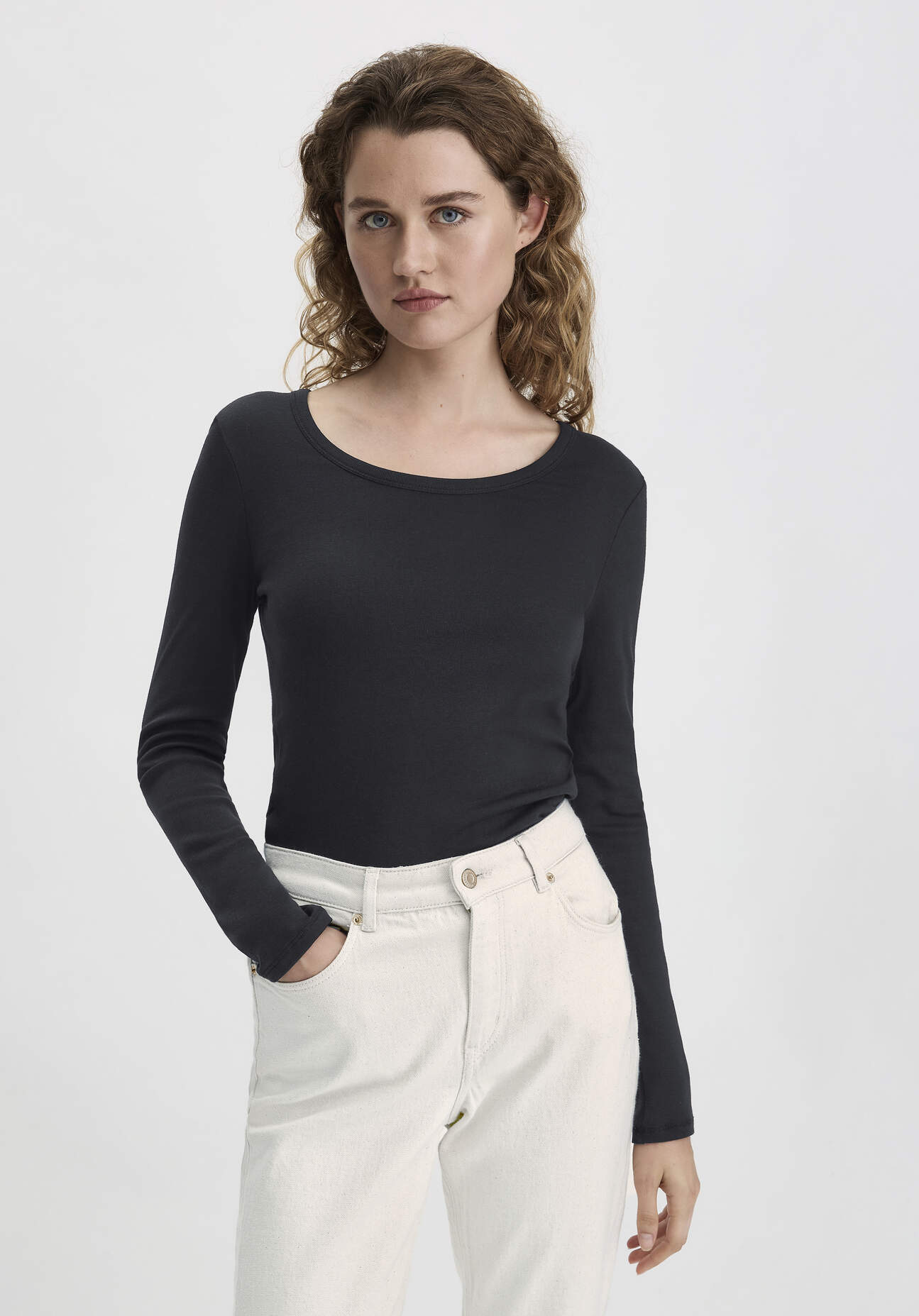 hessnatur Damen Softrib Shirt Fitted aus Bio-Baumwolle mit TENCEL™ Modal - schwarz Grösse34