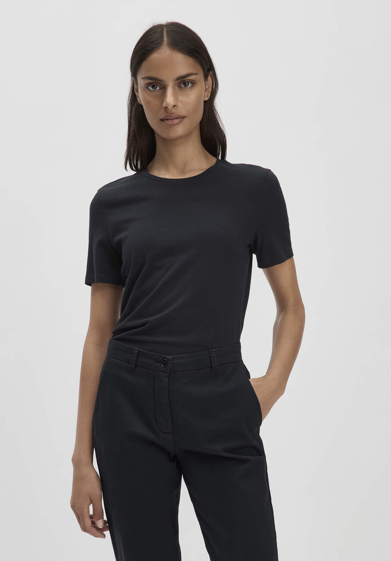 hessnatur Damen T-Shirt Regular aus Bio-Baumwolle - schwarz Grösse34