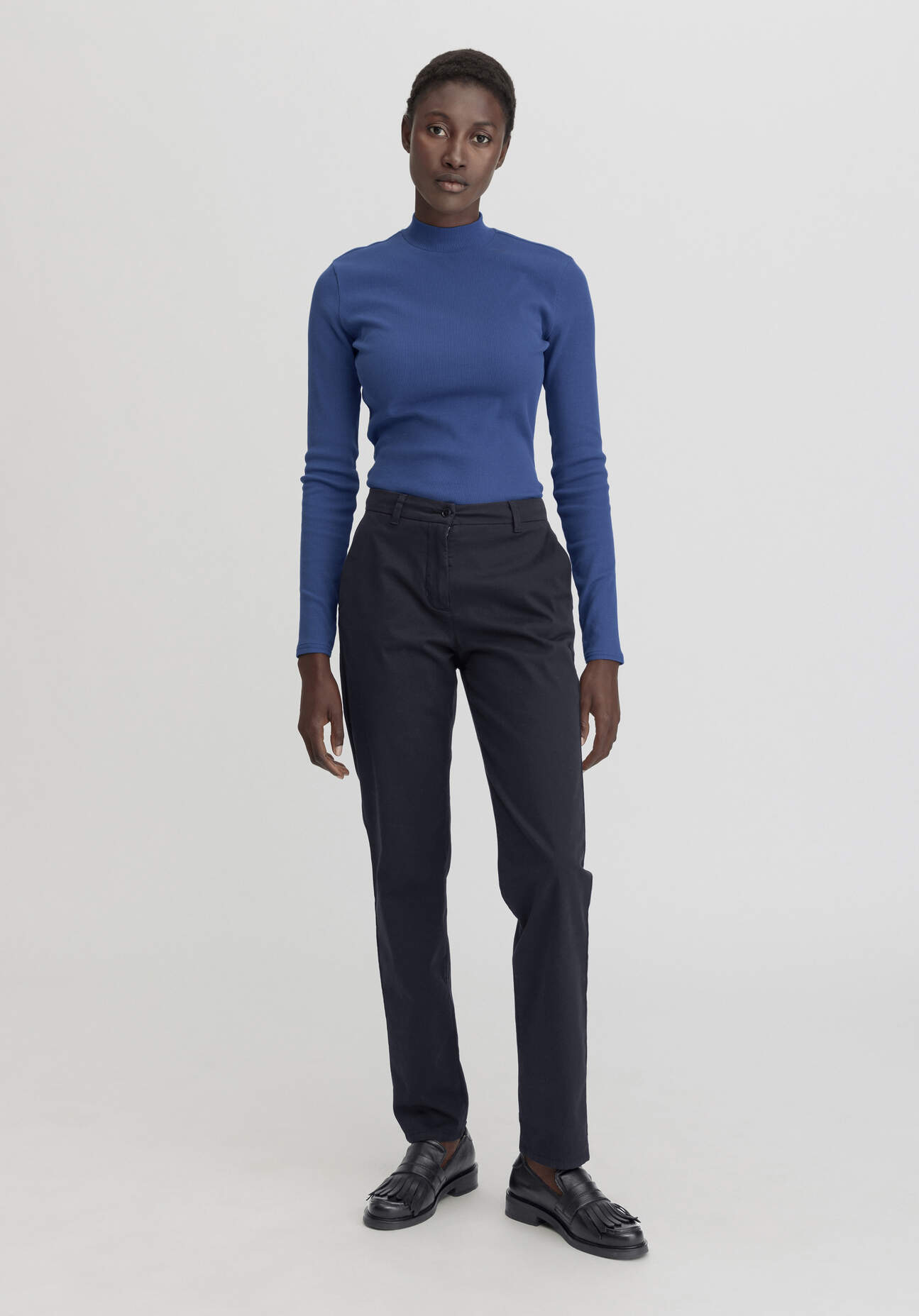hessnatur Damen Chino Straight Leg Regular aus Bio-Baumwolle - blau Größe 34