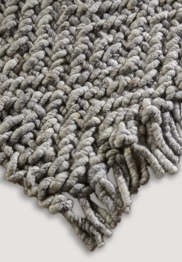 Structured carpet made from regional new wool