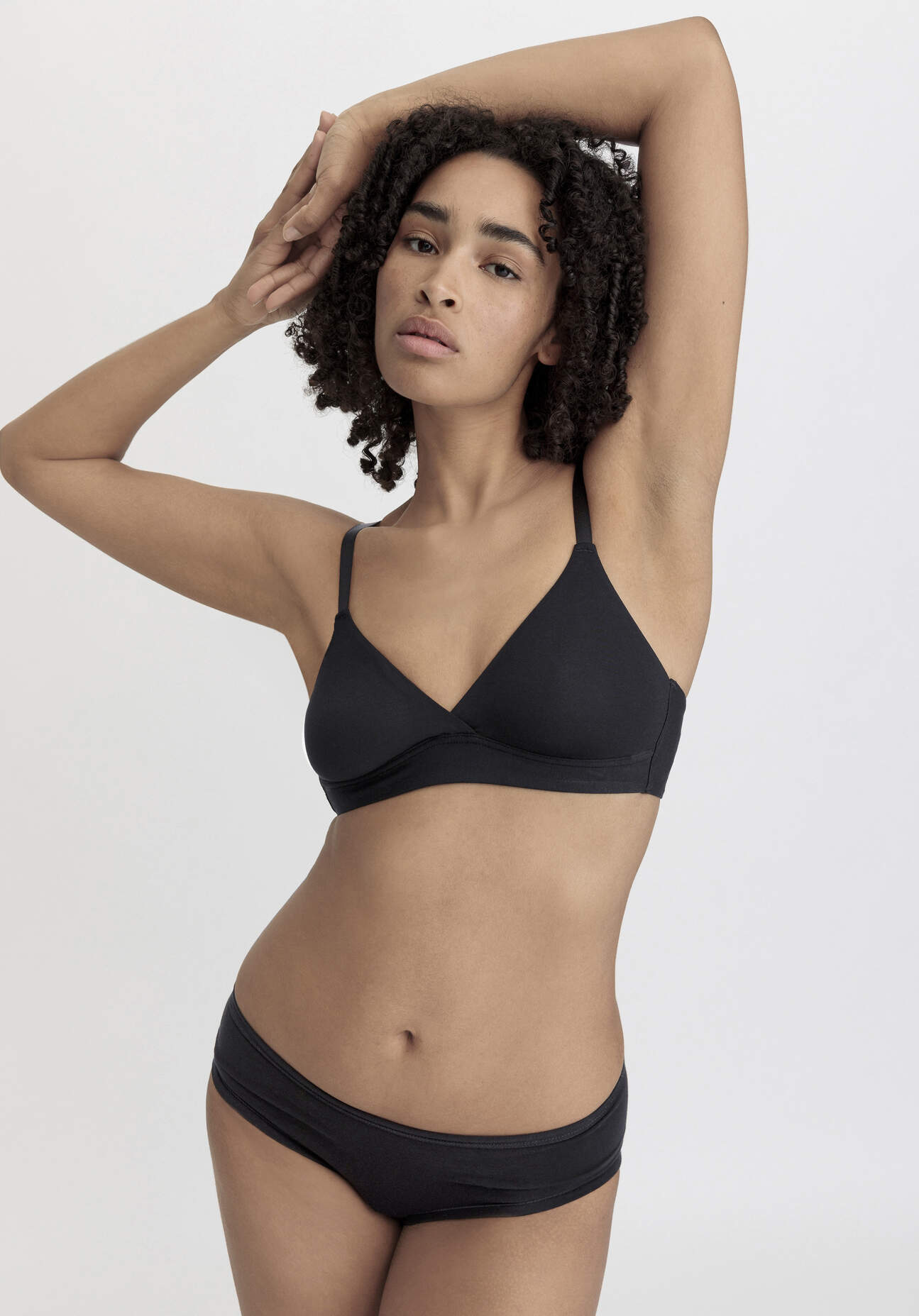 hessnatur Damen Triangel BH bügellos PURE SENSE aus TENCEL™ Modal - schwarz Größe 85C