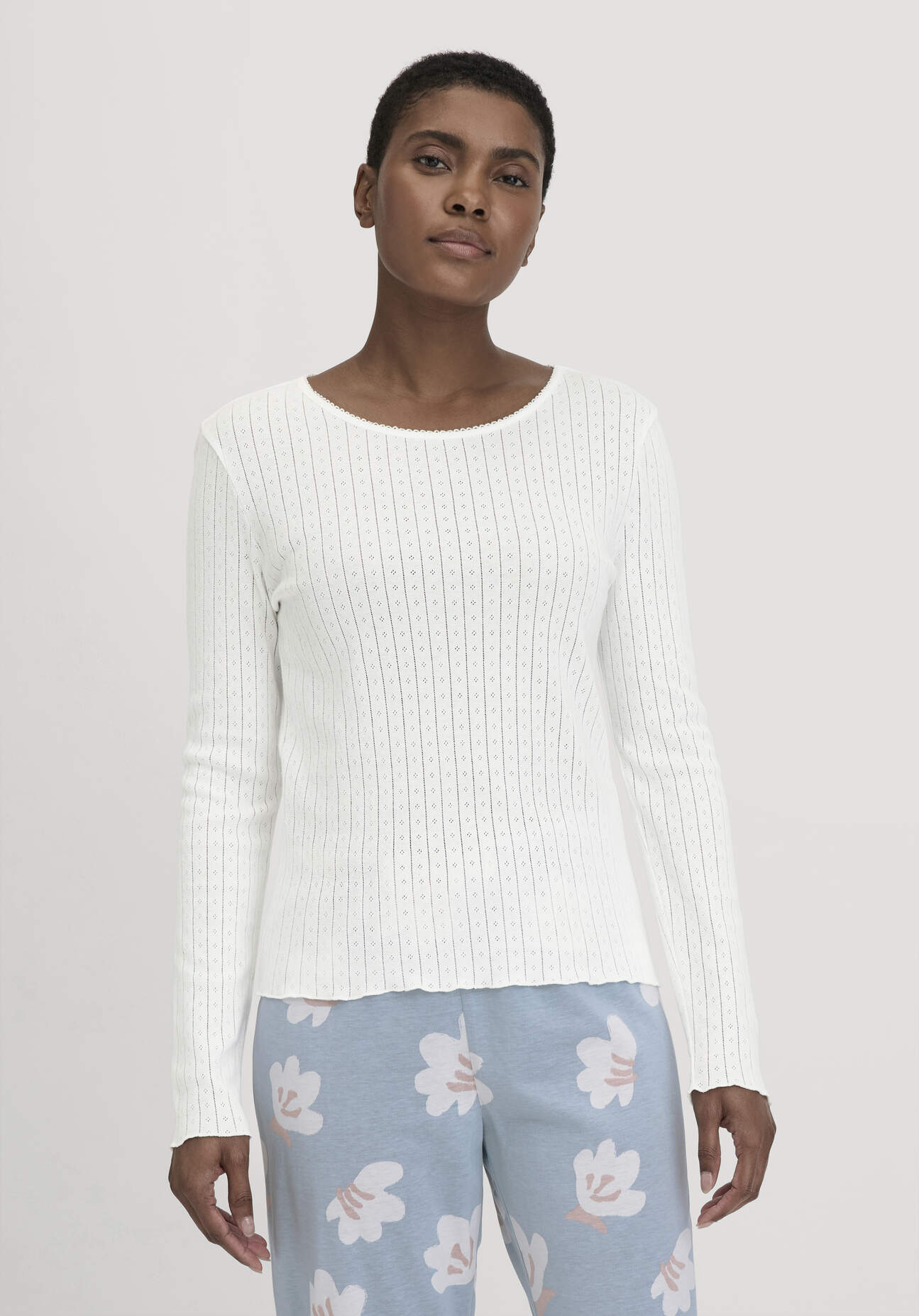 hessnatur Damen Pointelle Loungeshirt PURE COTTON aus Bio-Baumwolle - weiß Grösse34
