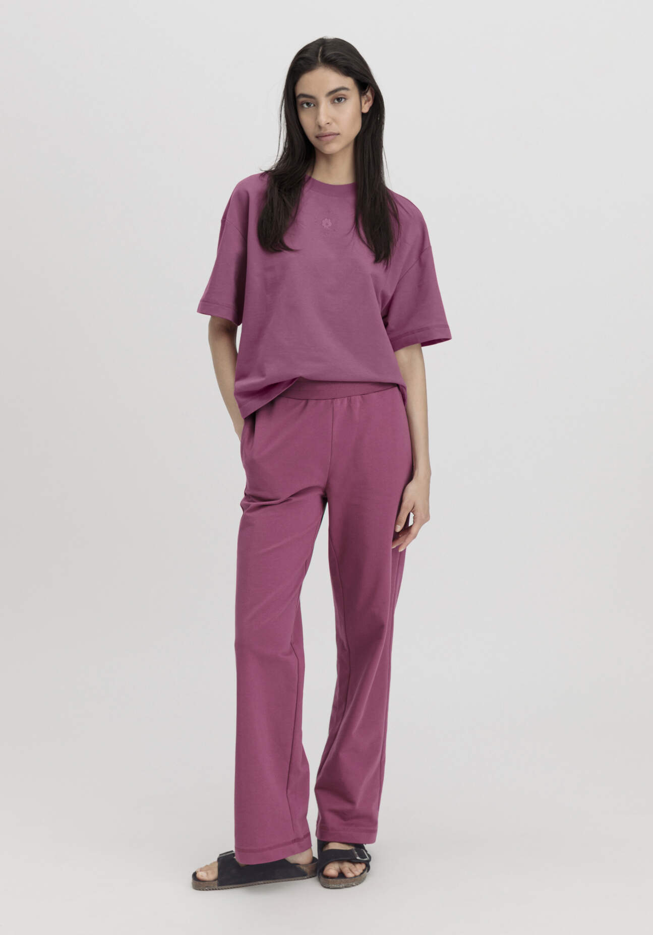 hessnatur Damen Loungehose Relaxed aus Bio-Baumwolle mit Kapok - lila Grösse34