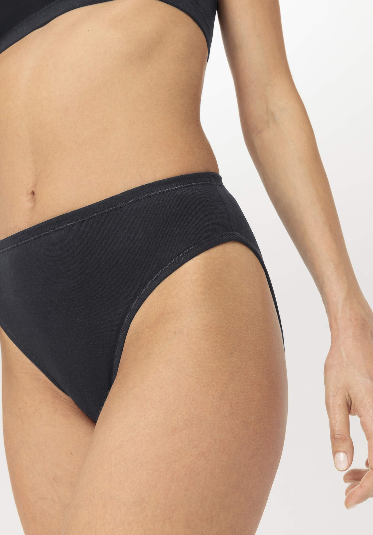 hessnatur Damen Slip High Waist im PURE COTTON aus Bio-Baumwolle - schwarz Größe 34