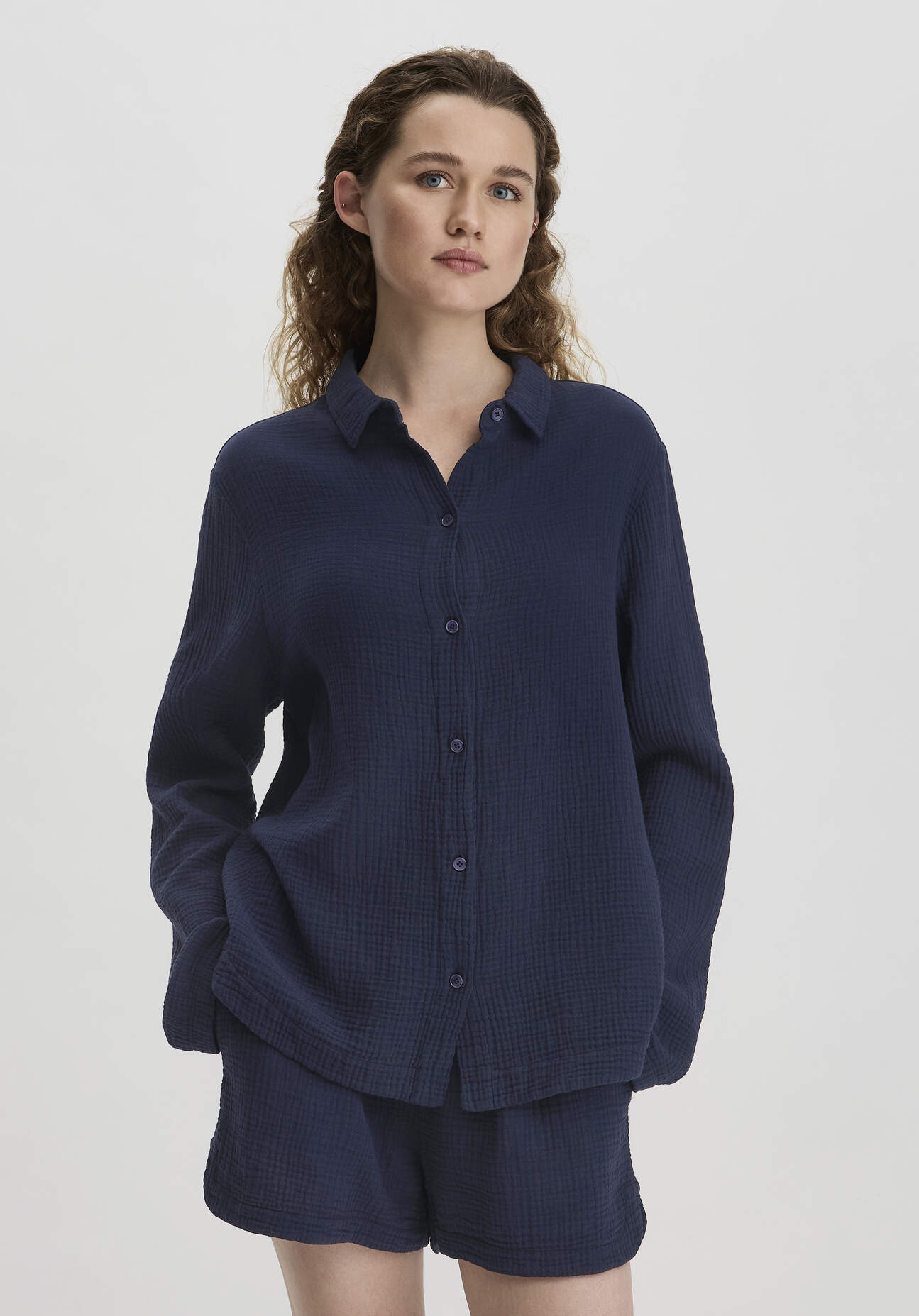 hessnatur Damen Musselin Hemd Oversize PURE COMFORT aus Bio-Baumwolle - blau Größe 40