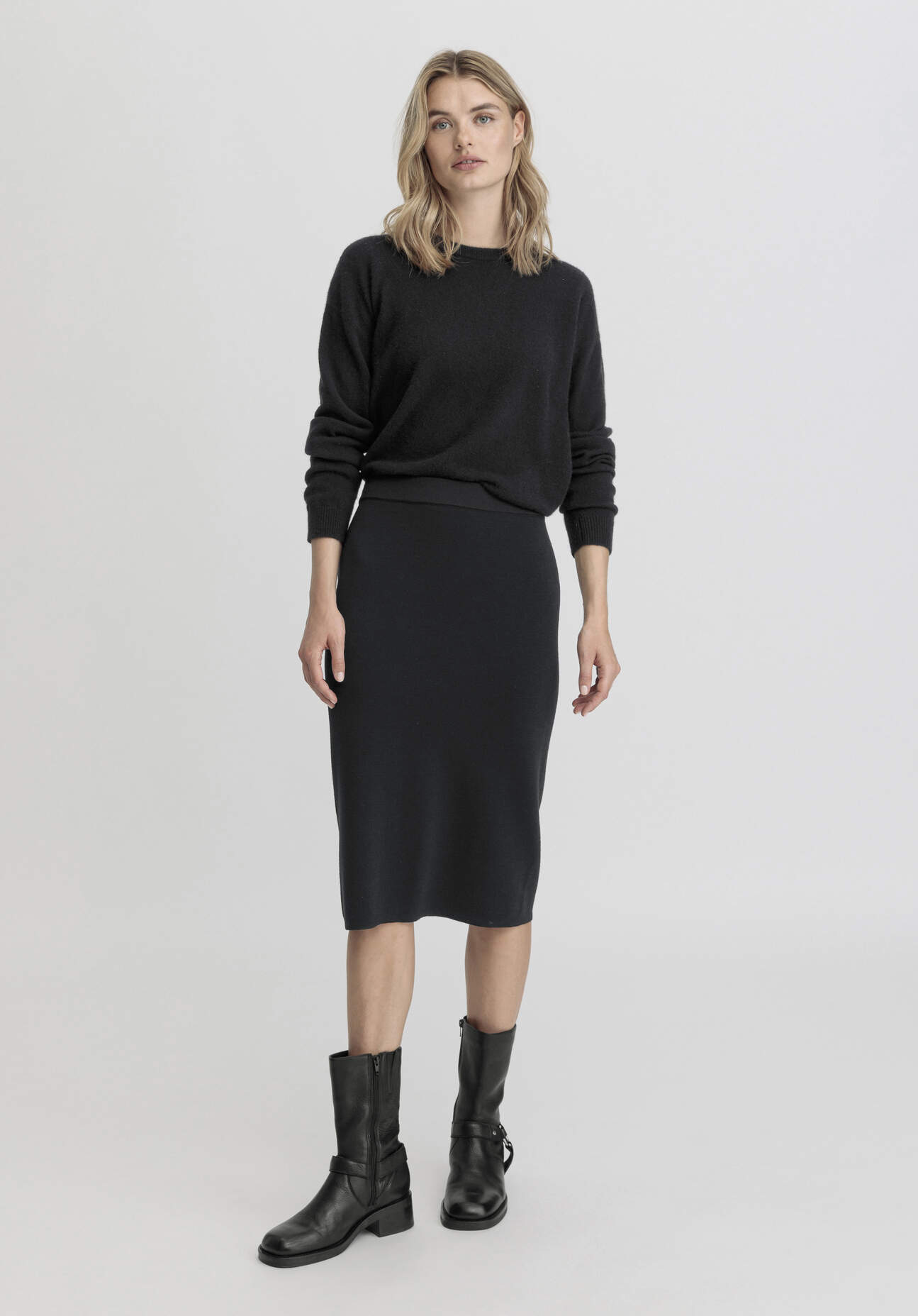 hessnatur Damen Milano Strickrock Midi Slim aus Bio-Merinowolle - schwarz Größe 34