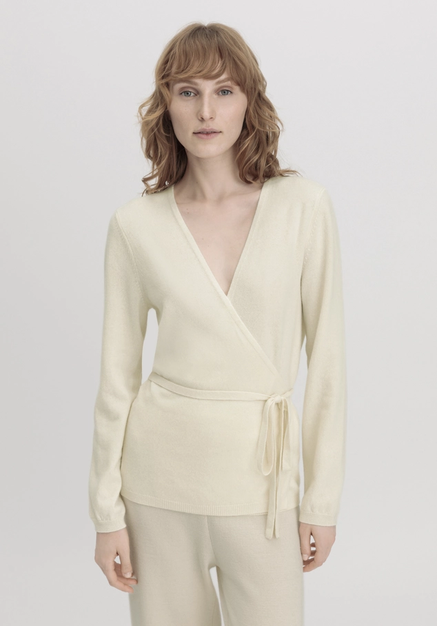 hessnatur, Regular cardigan made of soft virgin wool with cashmere