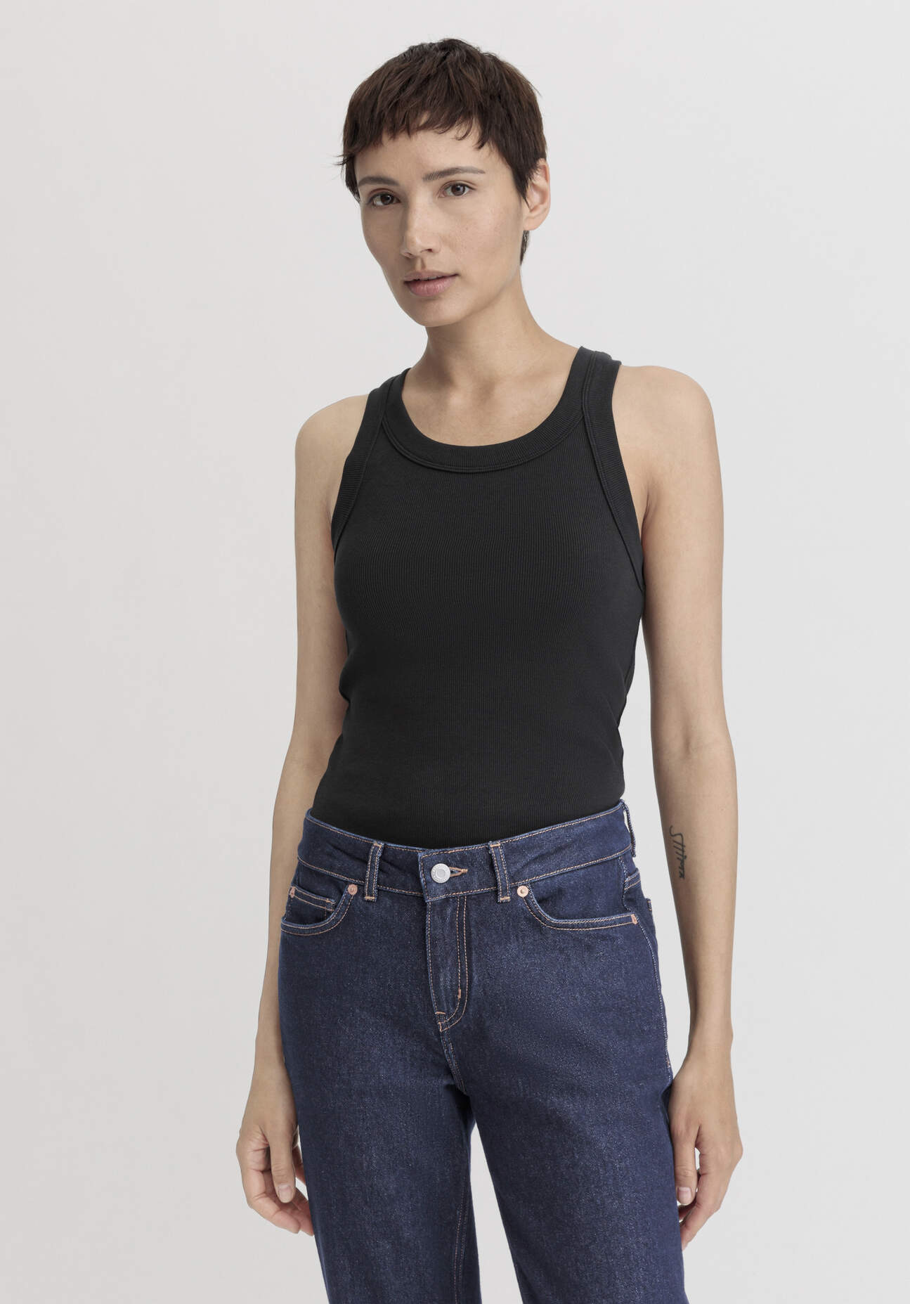 hessnatur Damen Rib Top Slim aus Bio-Baumwolle - schwarz Grösse42