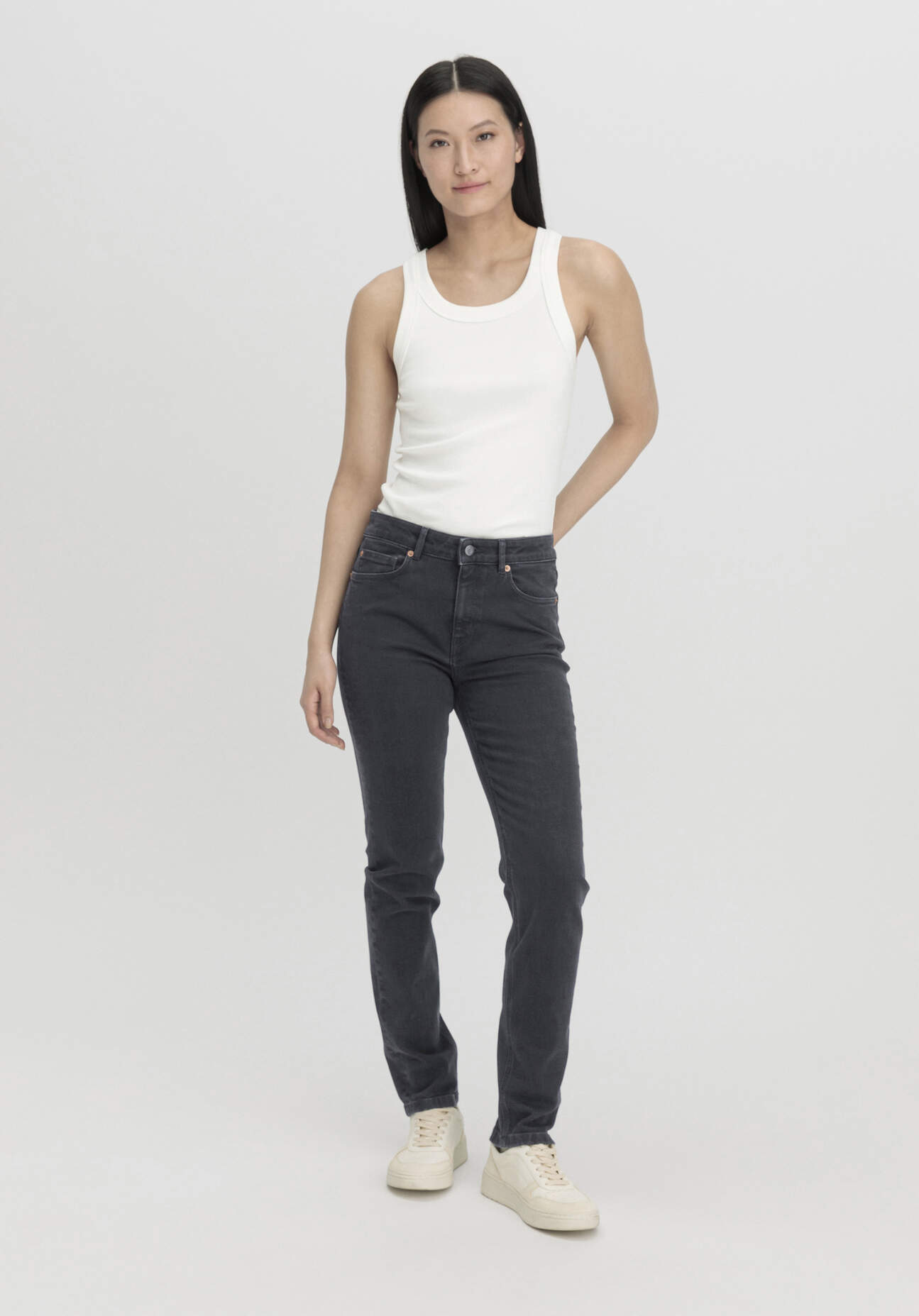 hessnatur Damen Jeans LINN High Rise Slim aus Bio-Denim - schwarz Grösse26/32