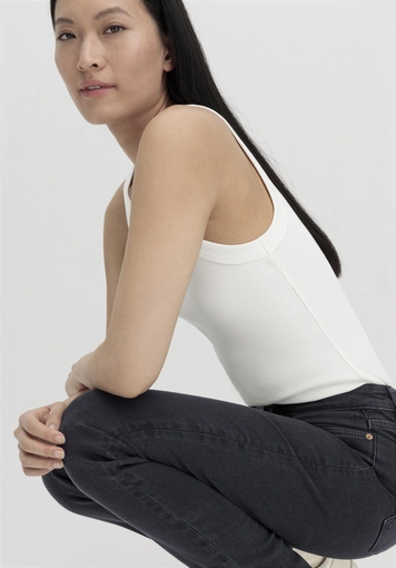 LINN High Rise Slim jeans made from organic denim - 2