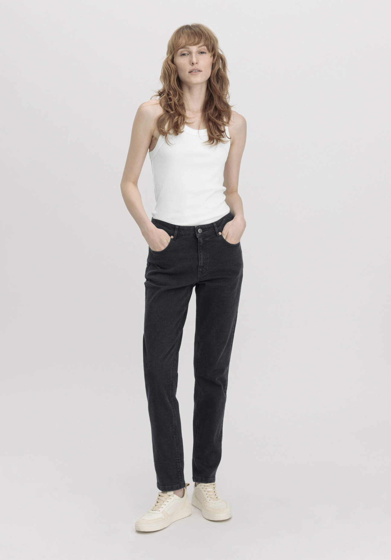 hessnatur Damen Jeans HANNA High Rise Mom aus Bio-Denim - schwarz Größe 29/32