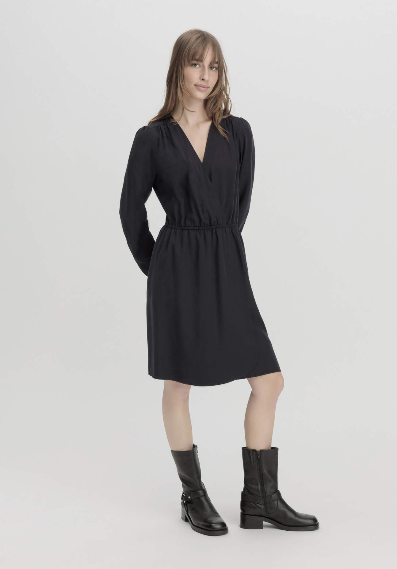 hessnatur Damen Kleid Regular aus TENCEL™ Lyocell - schwarz Grösse40