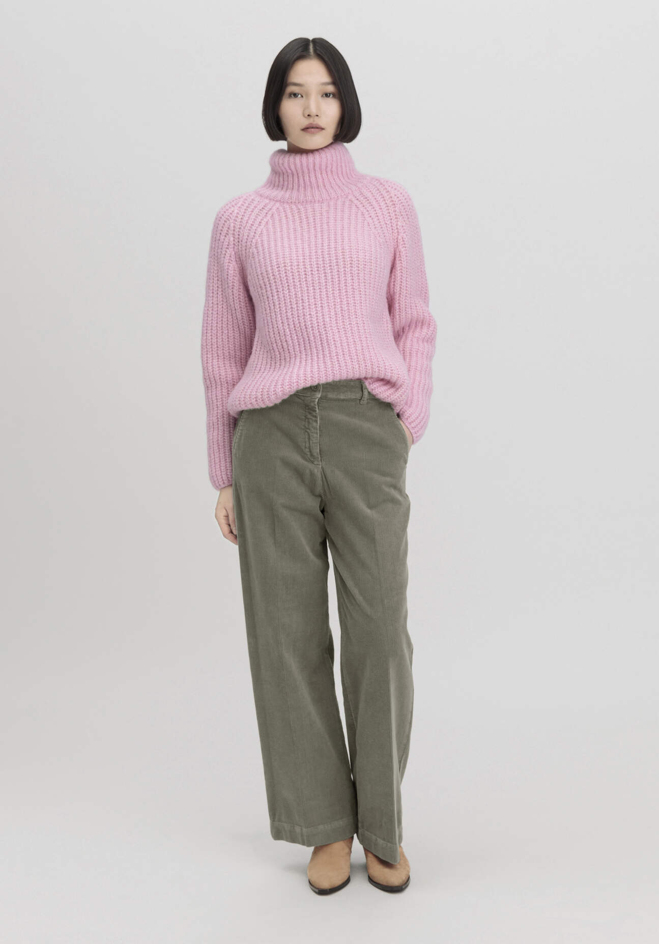 hessnatur Damen Cord Hose Regular aus Bio-Baumwolle - grün Größe 42