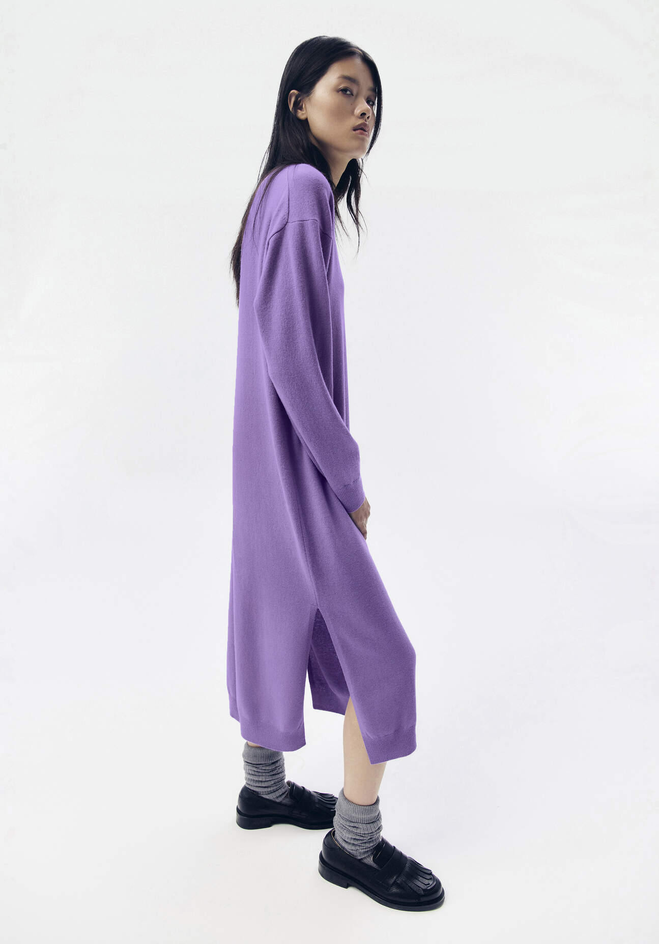 Thumbnail - hessnatur Damen WUNDERKIND × HESSNATUR Strickkleid Midi Oversize aus Bio-Merinowolle mit Kaschmir - lila - Größe S