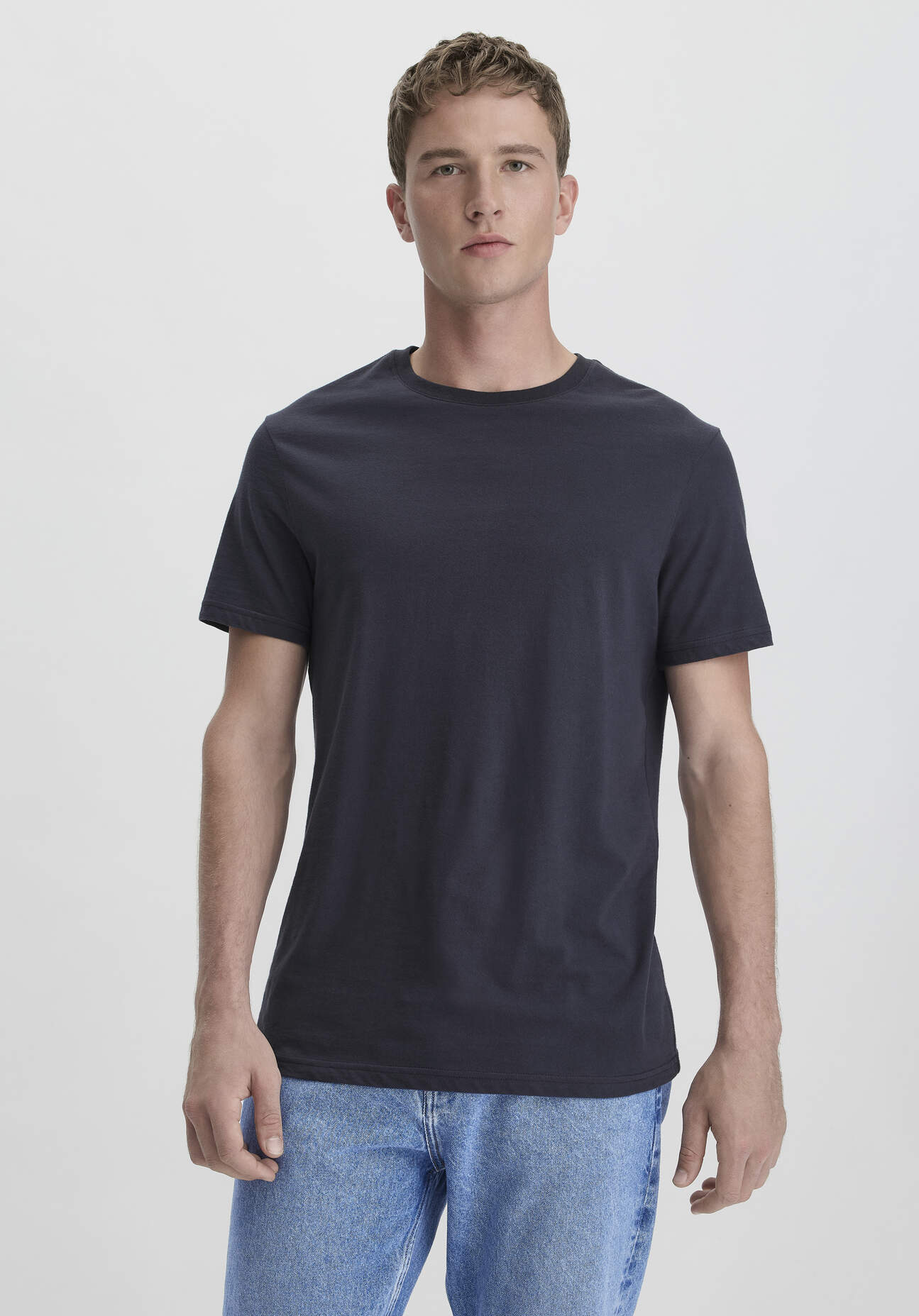 hessnatur Herren T-Shirt Regular aus Bio-Baumwolle - blau Grösse46