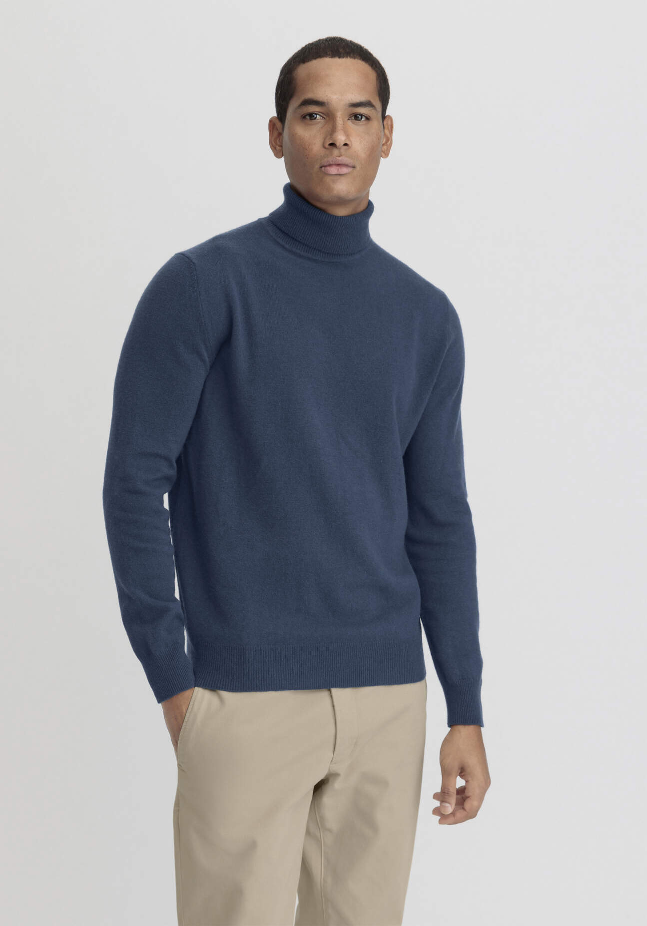 hessnatur Herren Rollkragen-Pullover Regular aus Bio-Merinowolle mit Kaschmir - blau Größe 54