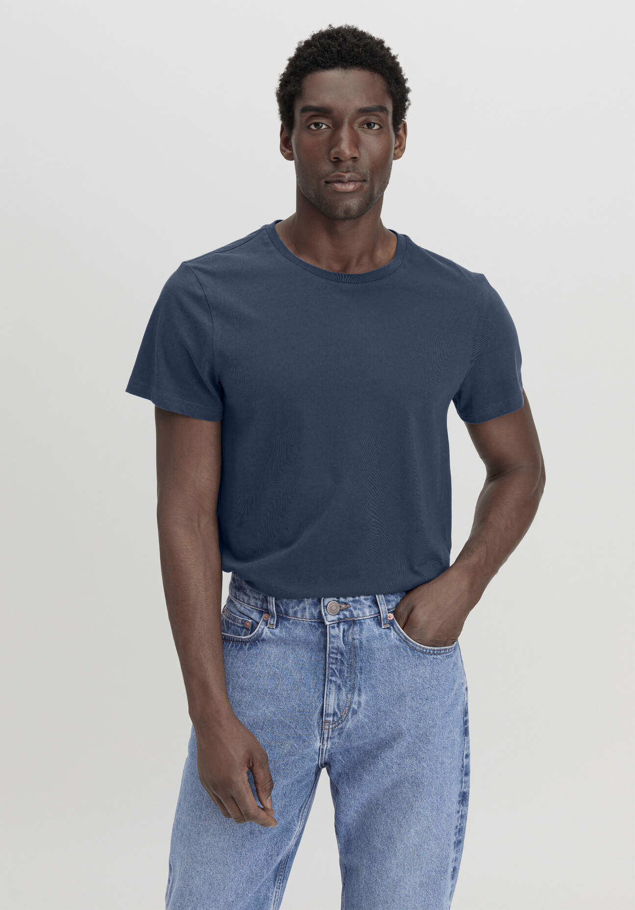 hessnatur Herren T-Shirt Regular aus Bio-Baumwolle - blau Größe 54