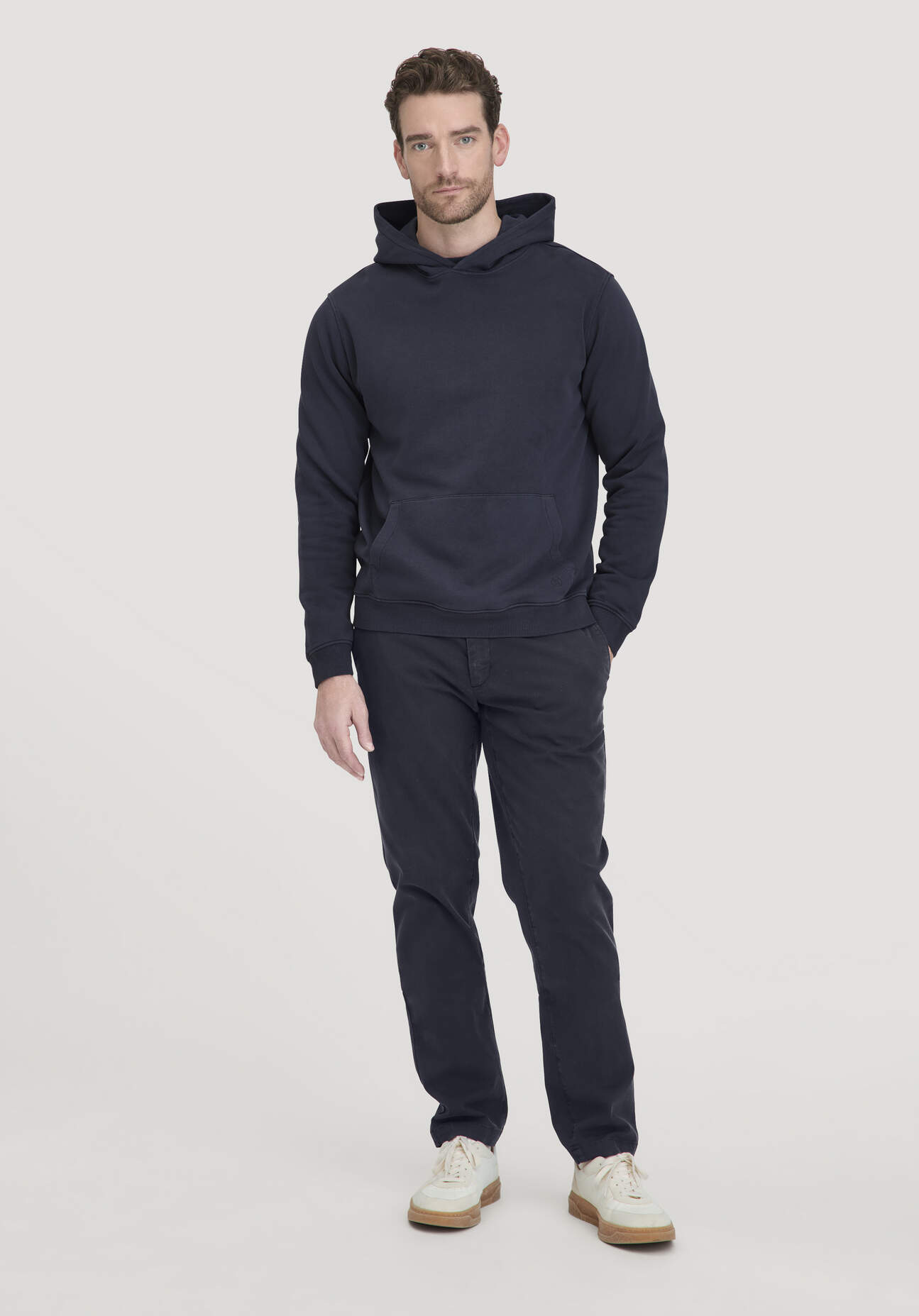 hessnatur Herren Chino LENN Regular aus Bio-Baumwolle - blau Größe 38/32
