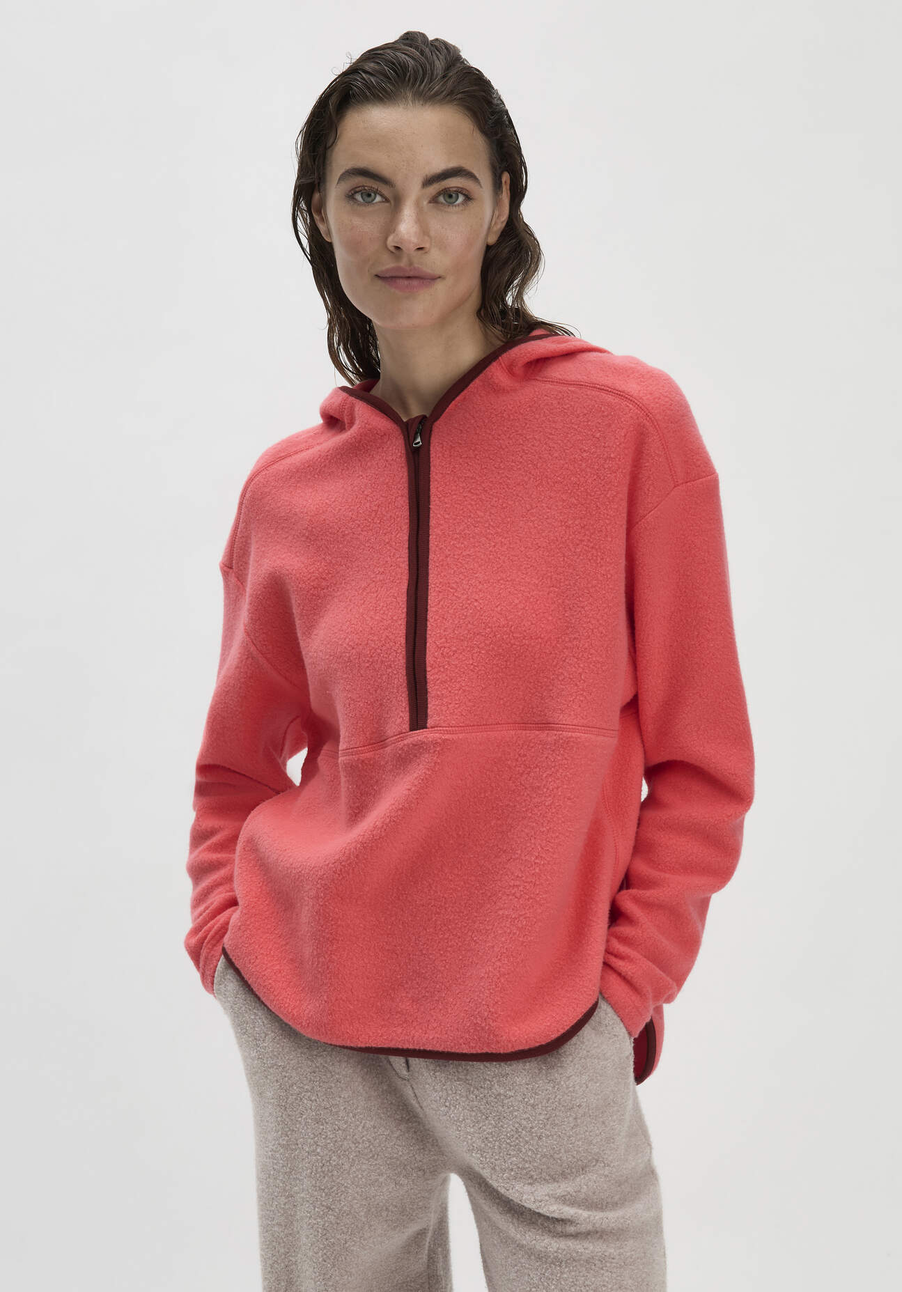 Thumbnail - hessnatur Loungewear Fleece Hoodie Relaxed ACTIVE LIGHT aus Bio-Baumwolle - rot - Größe L