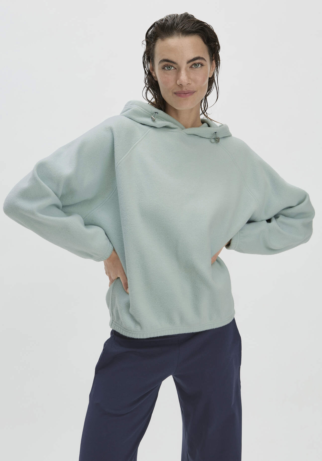 Thumbnail - hessnatur Loungewear Fleece Hoodie Oversized ACTIVE COMFORT aus Bio-Baumwolle - grün - Größe L