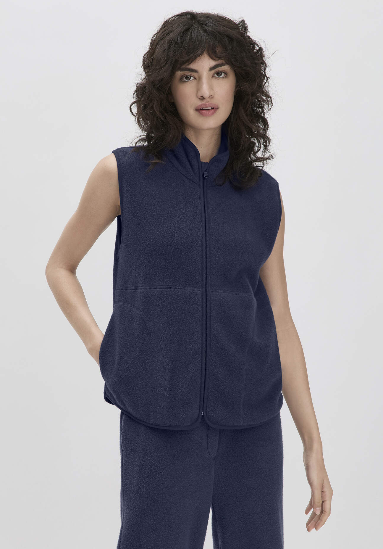 Thumbnail - hessnatur Loungewear Fleece Weste Regular ACTIVE LIGHT aus Bio-Baumwolle - blau - Größe M