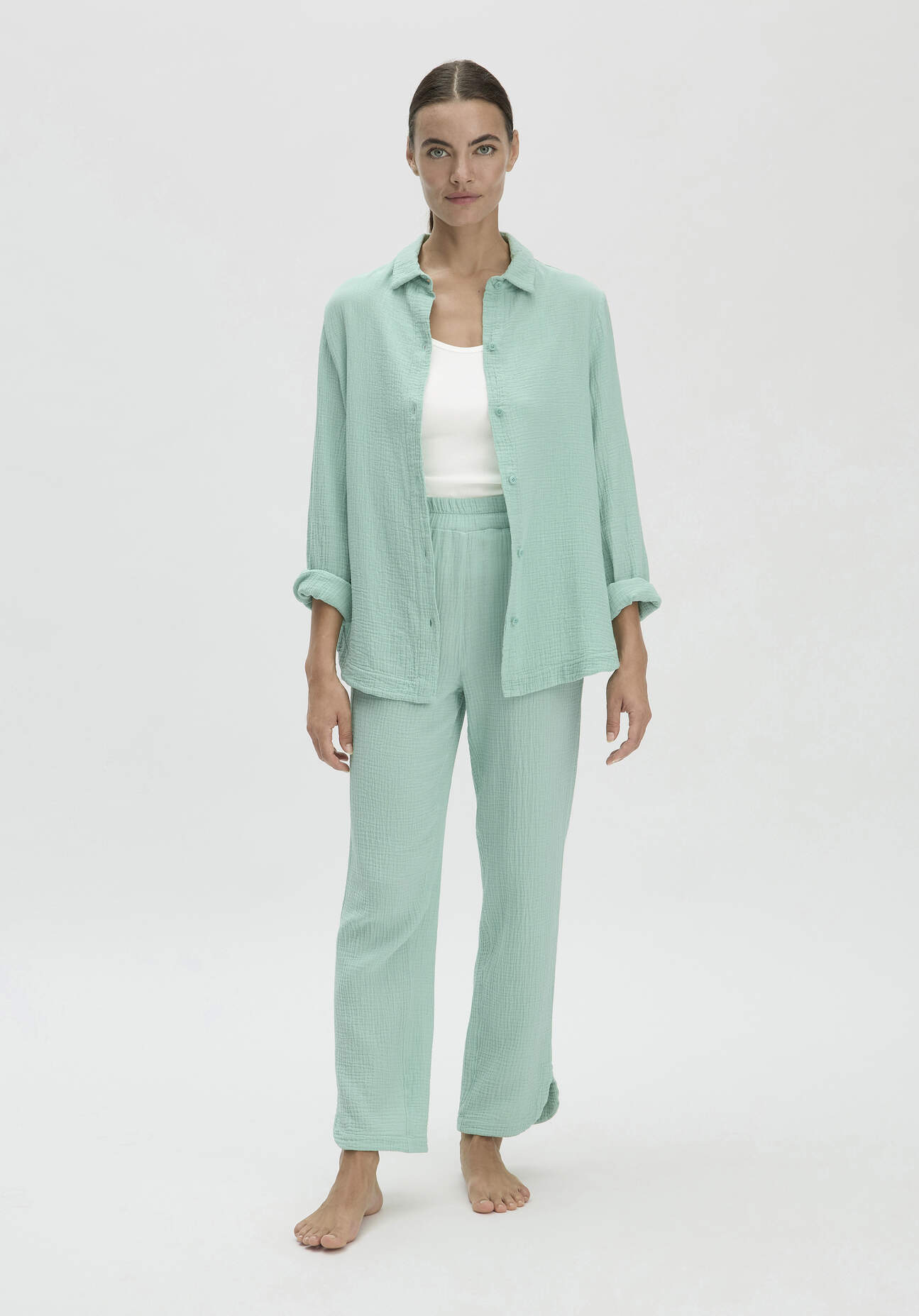 hessnatur Damen Musselin Schlafhose Regular PURE COMFORT aus Bio-Baumwolle - grün Größe 44