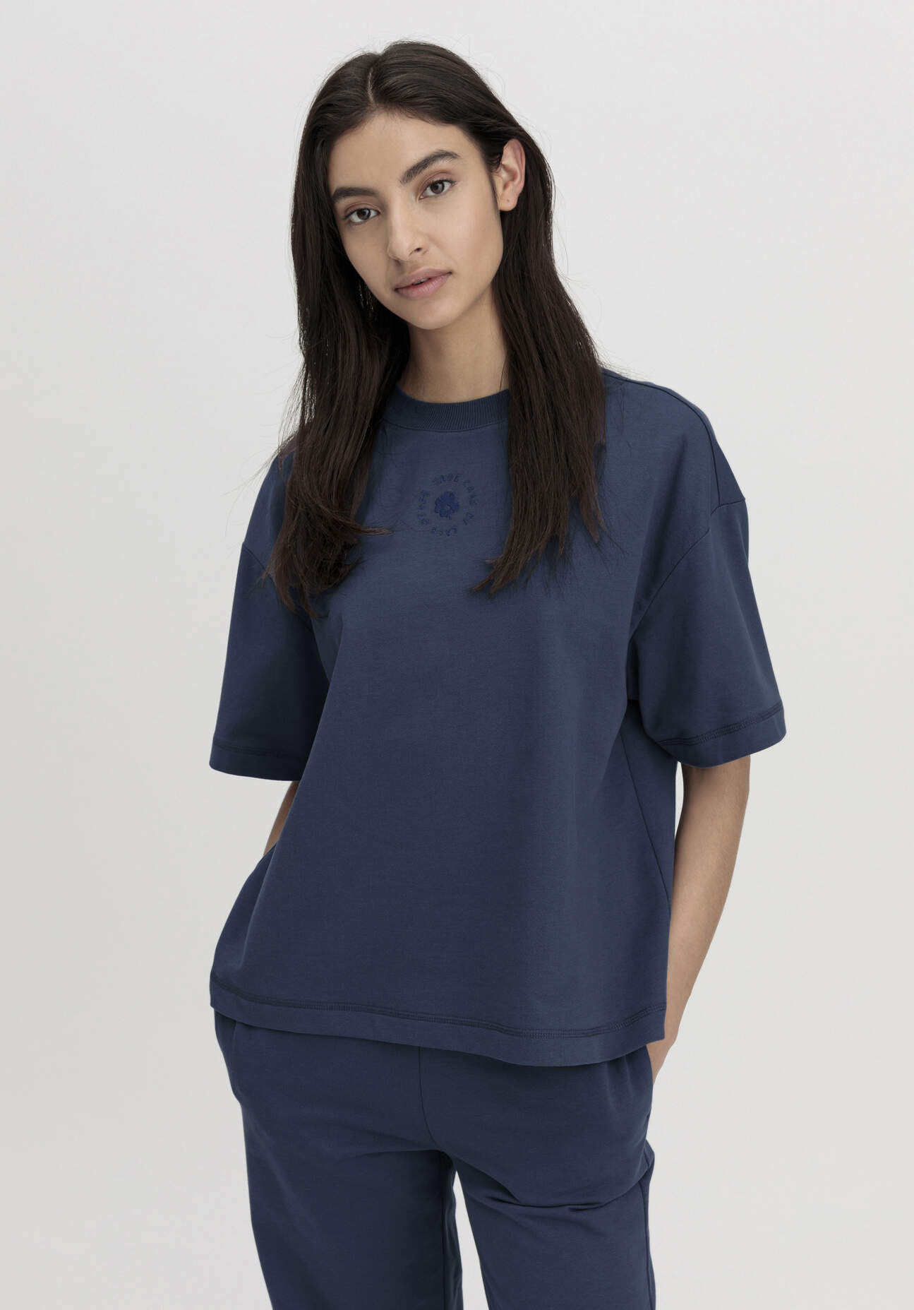 hessnatur Damen T-Shirt Cropped Oversize aus Bio-Baumwolle mit Kapok - blau Größe 46