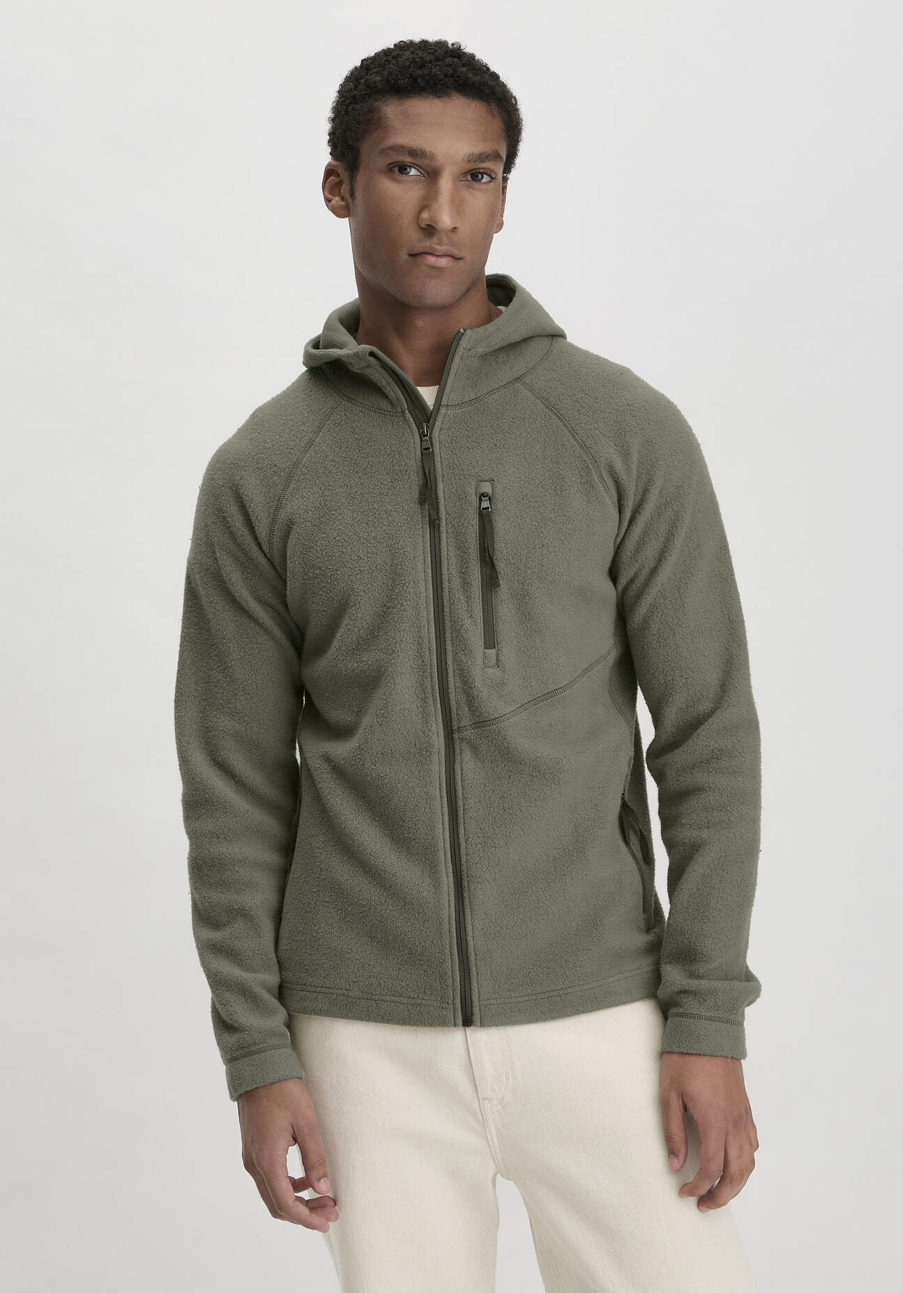 hessnatur Herren Fleece Jacke Kapuze Regular aus Bio-Baumwolle - grün Grösse46