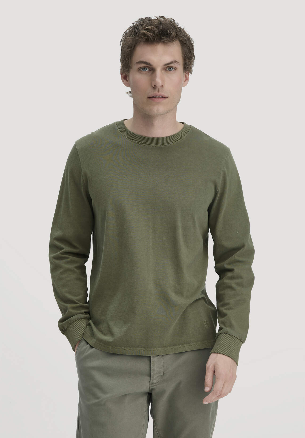 Thumbnail - hessnatur Herren Jersey Longsleeve Relaxed aus Bio-Baumwolle - grün - Größe 52