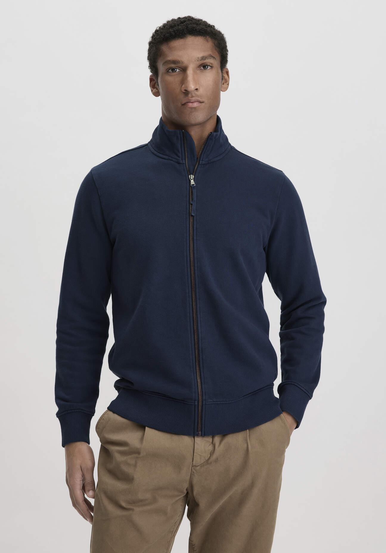 Thumbnail - hessnatur Herren Sweat Zip-Jacke Regular aus Bio-Baumwolle - blau - Größe 54