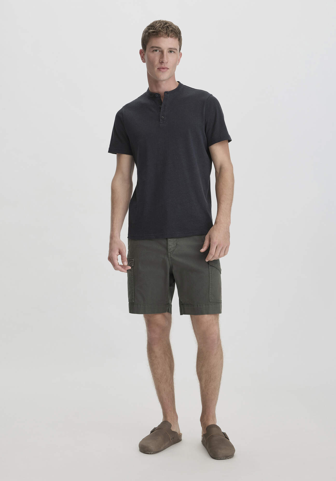 hessnatur Herren Cargo Shorts Relaxed aus Bio-Baumwolle - grün Größe 32
