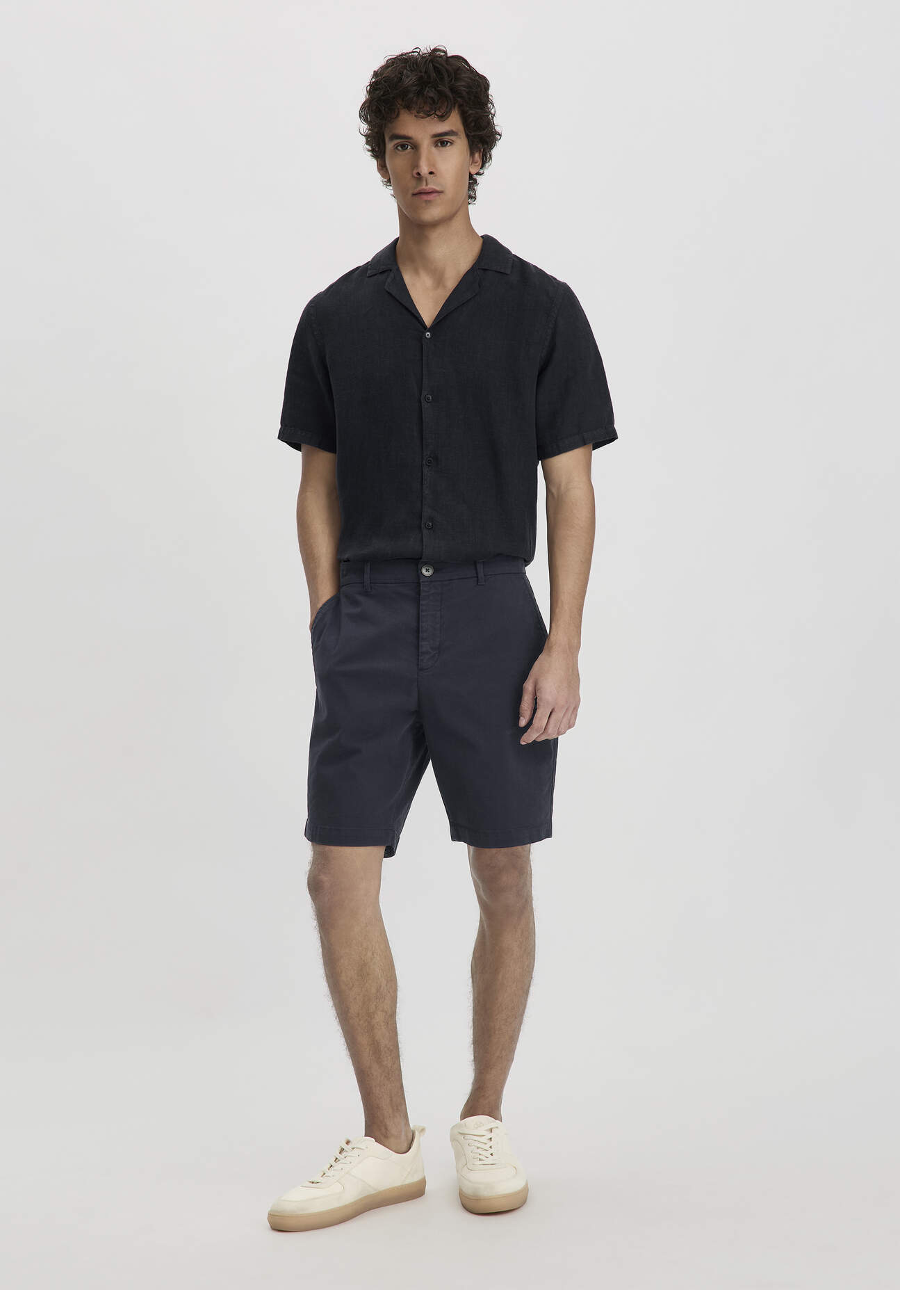 hessnatur Herren Chino Shorts LENN Regular aus Bio-Baumwolle - blau Größe 36