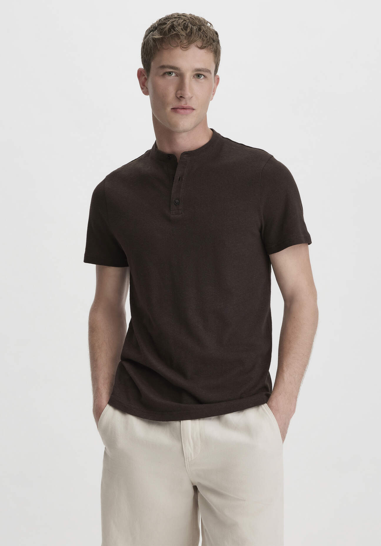 hessnatur Herren Henley Shirt Regular aus Leinen und Bio-Baumwolle - braun Größe 52