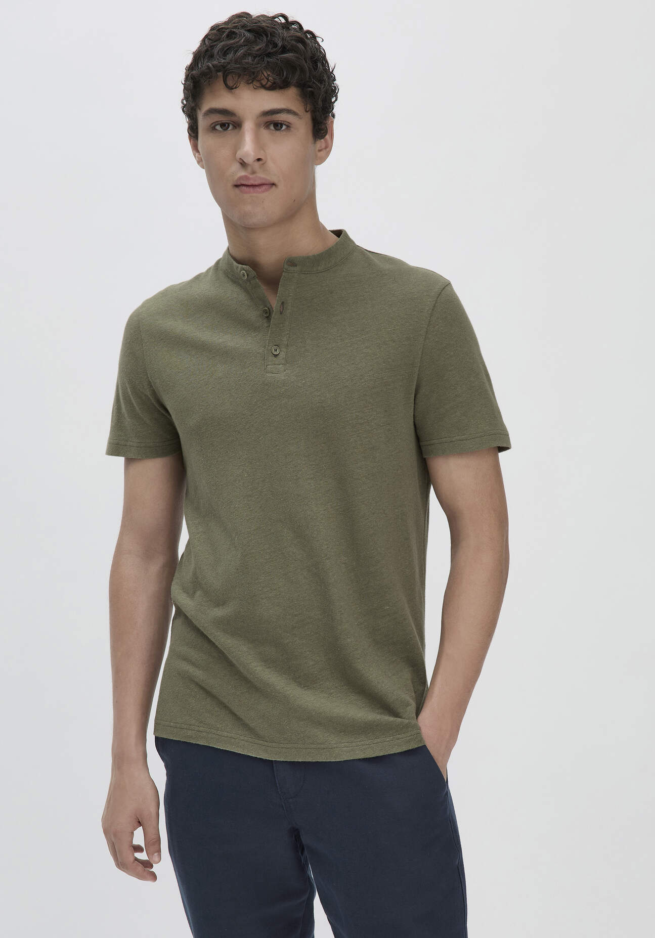 Thumbnail - hessnatur Herren Henley Shirt Regular aus Leinen und Bio-Baumwolle - grün - Größe 54