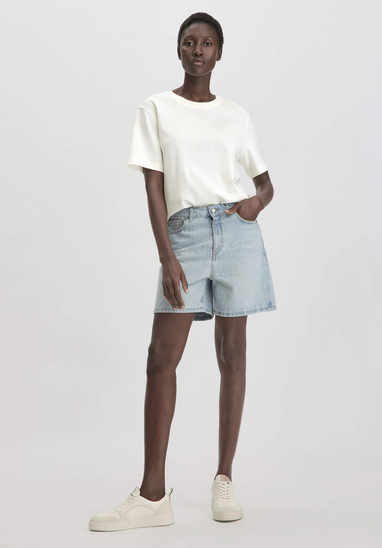 hessnatur Damen Jeans Shorts Relaxed aus Bio-Denim - blau Grösse31