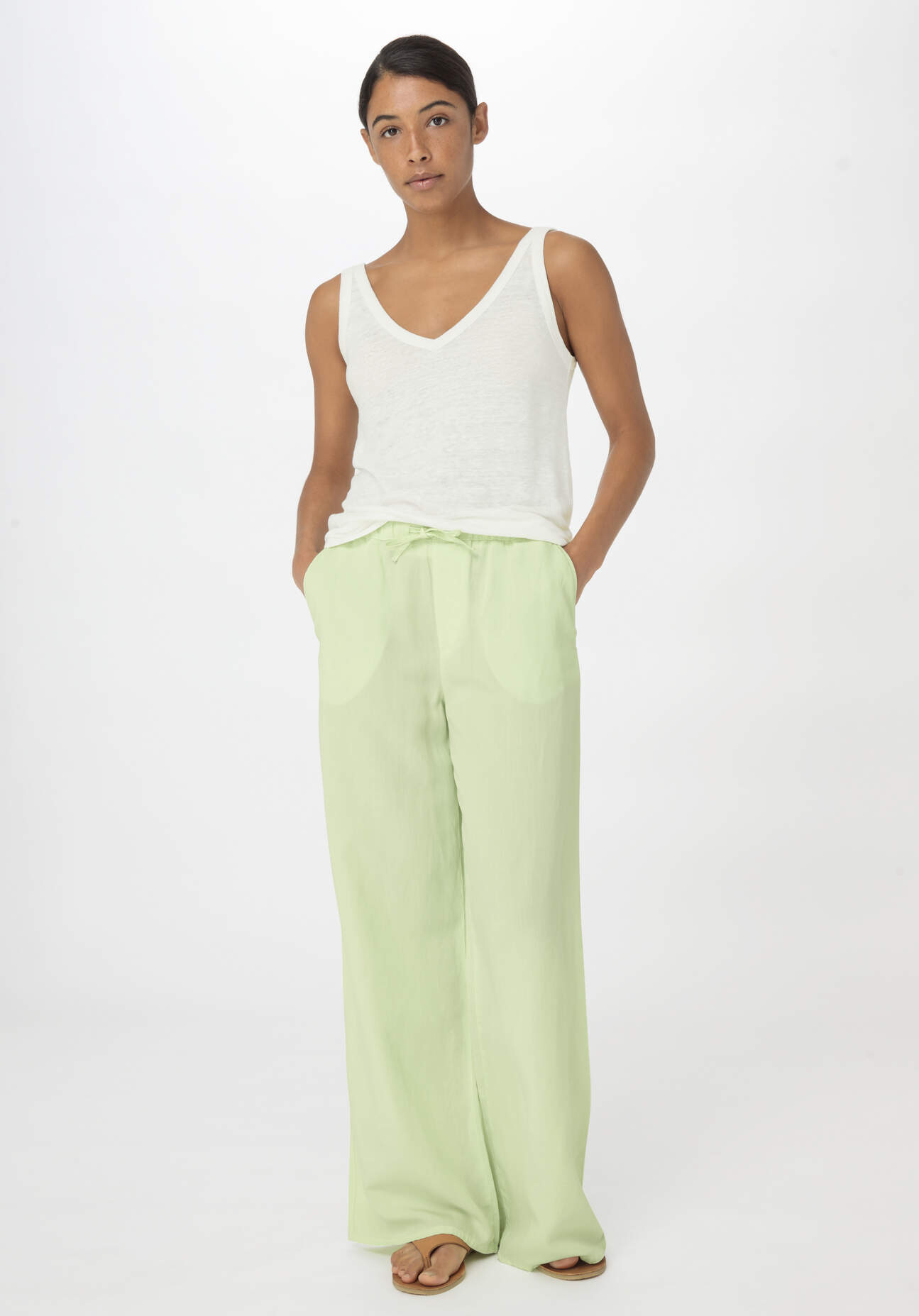 hessnatur Damen Hose Wide Leg Relaxed aus TENCEL™ Lyocell mit Leinen - grün Grösse38
