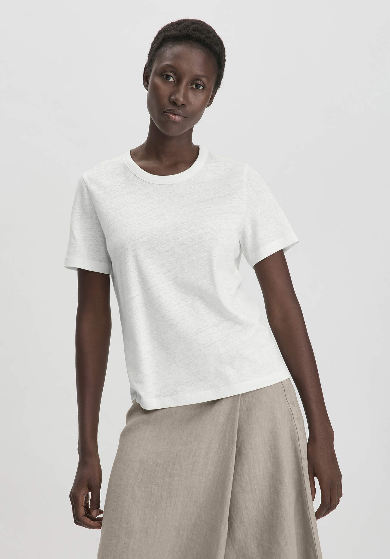 hessnatur Damen T-Shirt Relaxed aus Leinen und Bio-Baumwolle - weiß Größe 34