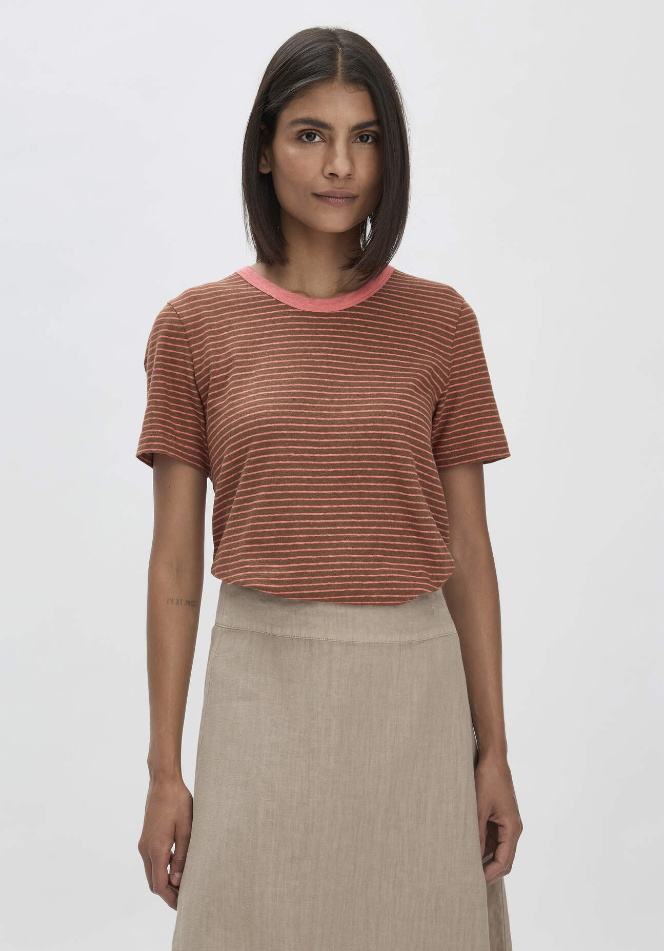 Thumbnail - hessnatur Damen Streifen T-Shirt Relaxed aus Leinen mit reiner Bio-Baumwolle - braun - Größe 44