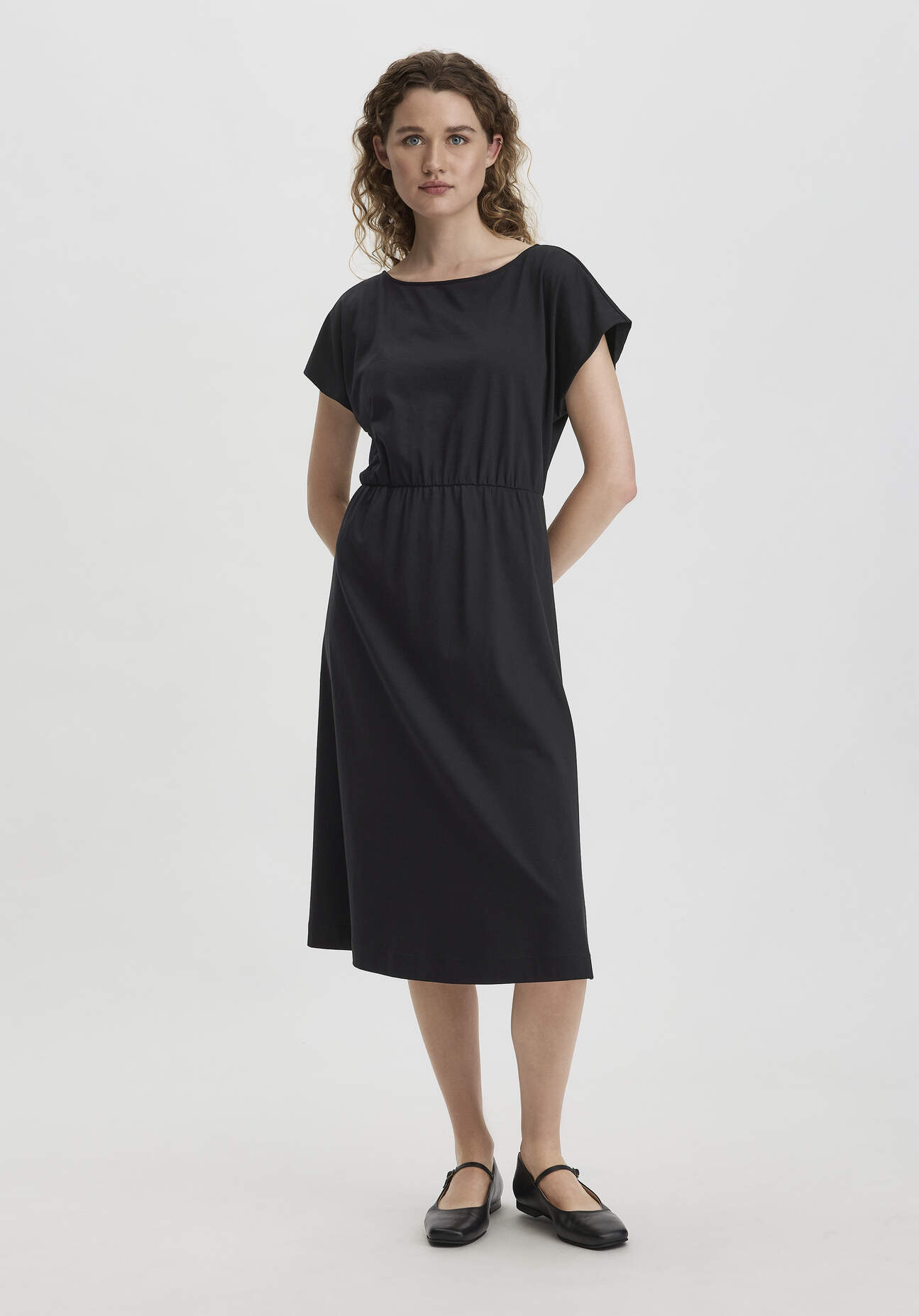 Thumbnail - hessnatur Damen Jersey Kleid Midi Relaxed aus Bio-Baumwolle - schwarz - Größe 46