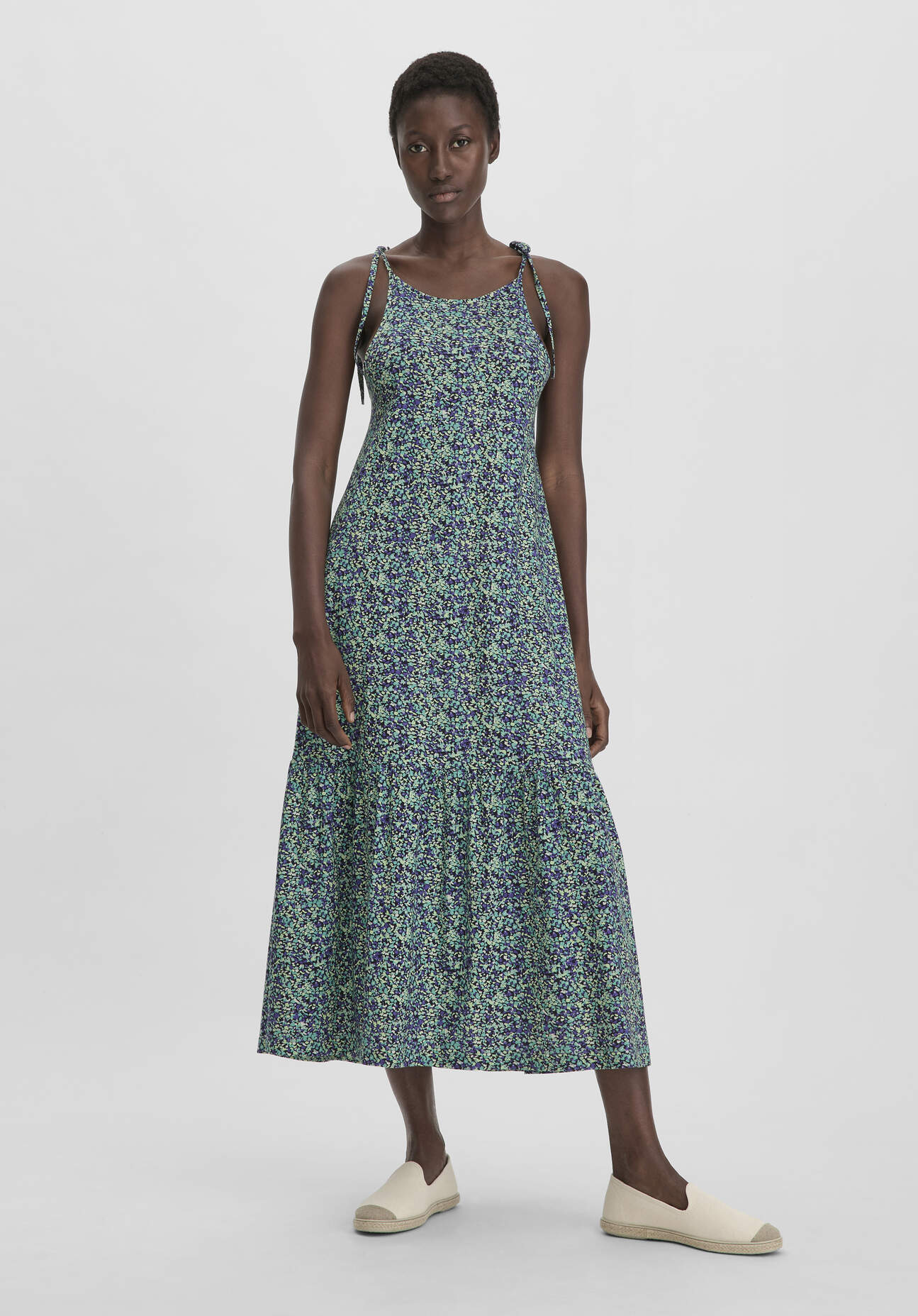 Thumbnail - hessnatur Damen Print Jersey Kleid Midi Relaxed aus Bio-Baumwolle - grün - Größe 48