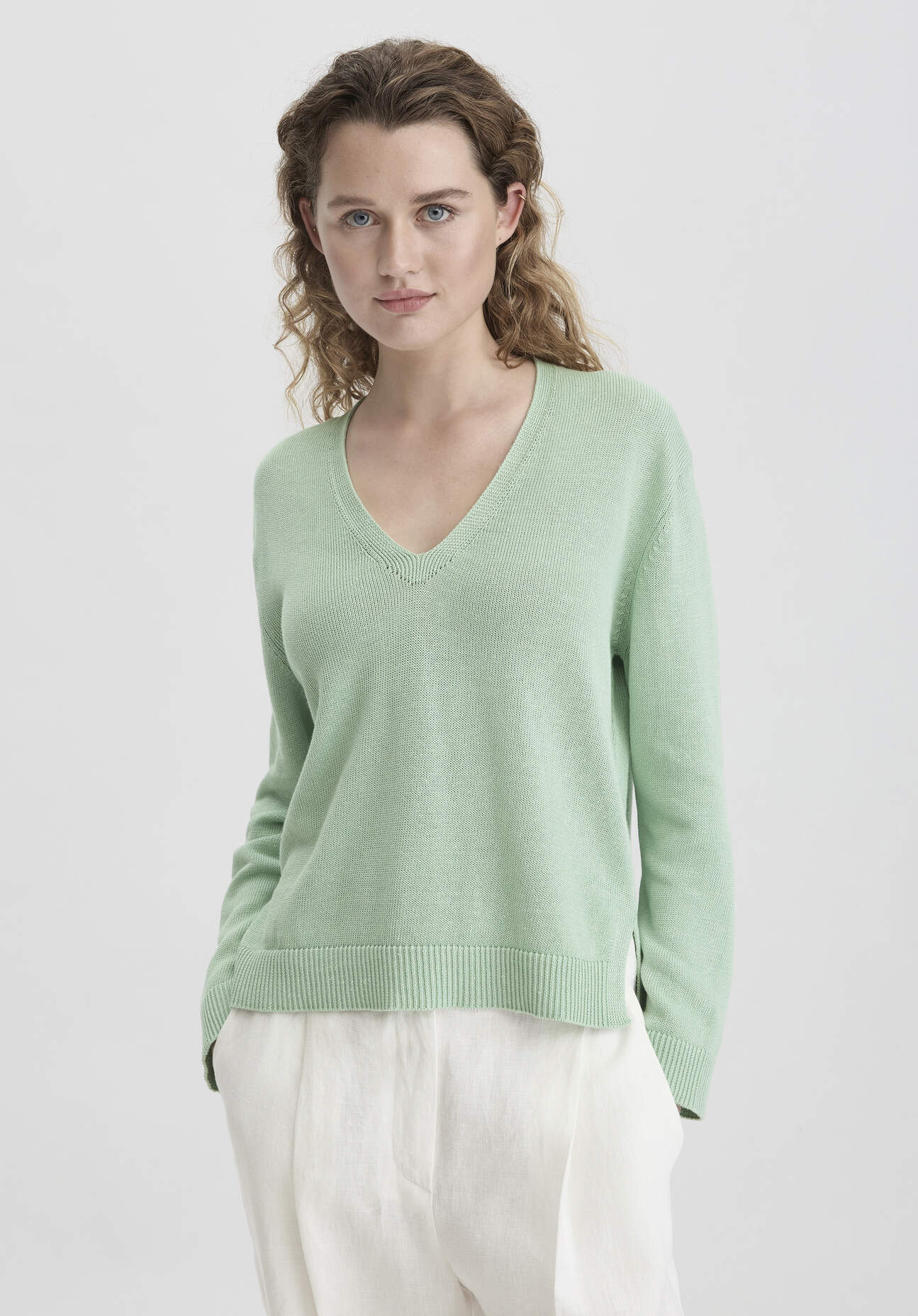 Thumbnail - hessnatur Damen Strick Pullover Relaxed aus Bio-Baumwolle mit edlem Leinen - grün - Größe M