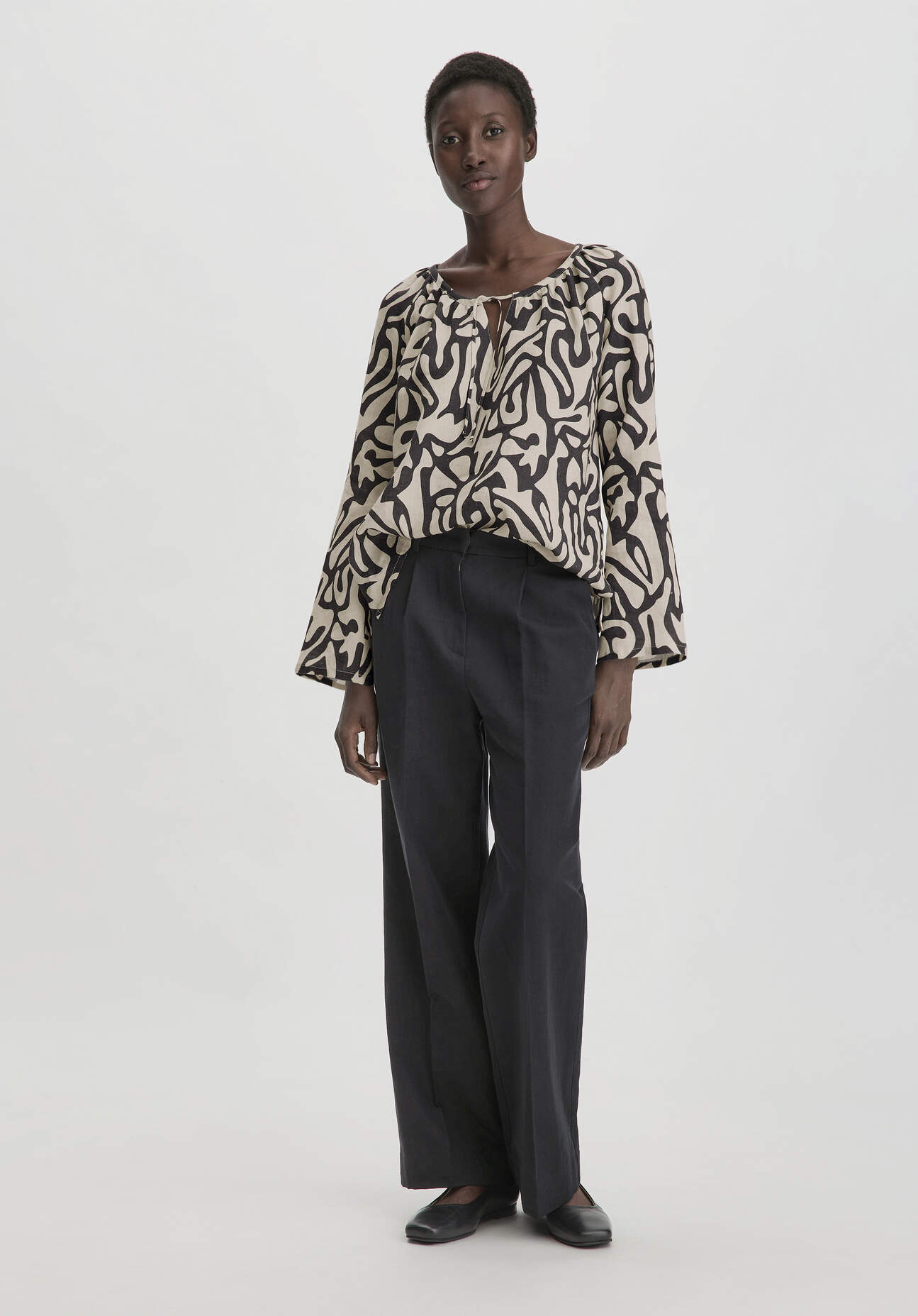 Thumbnail - hessnatur Damen Bundfalten Hose Wide Leg Relaxed aus Bio-Baumwolle mit Leinen - schwarz - Größe 34