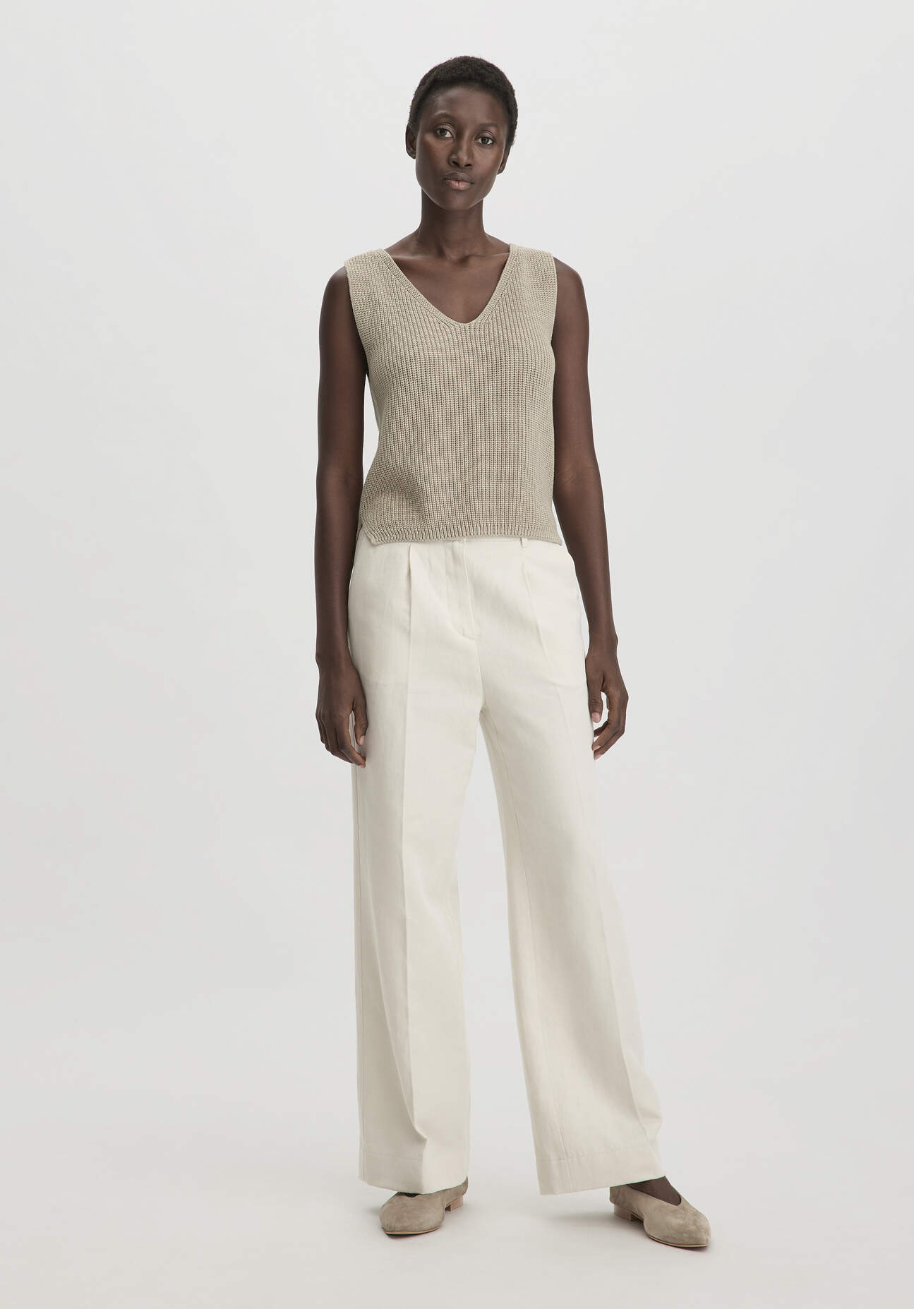 hessnatur Damen Bundfalten Hose Wide Leg Relaxed aus Bio-Baumwolle mit Leinen - beige Größe 44
