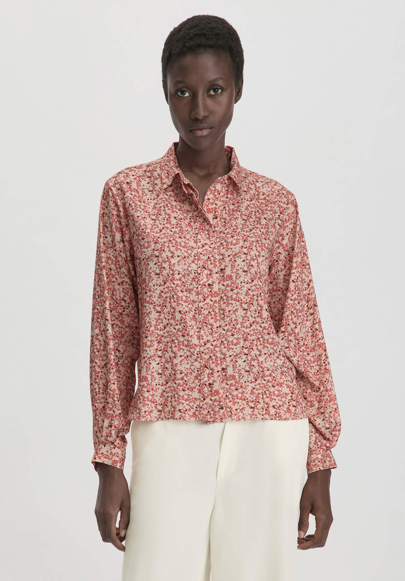 Thumbnail - hessnatur Damen Print Bluse Relaxed aus LENZING™ ECOVERO™ Viskose - braun - Größe 42